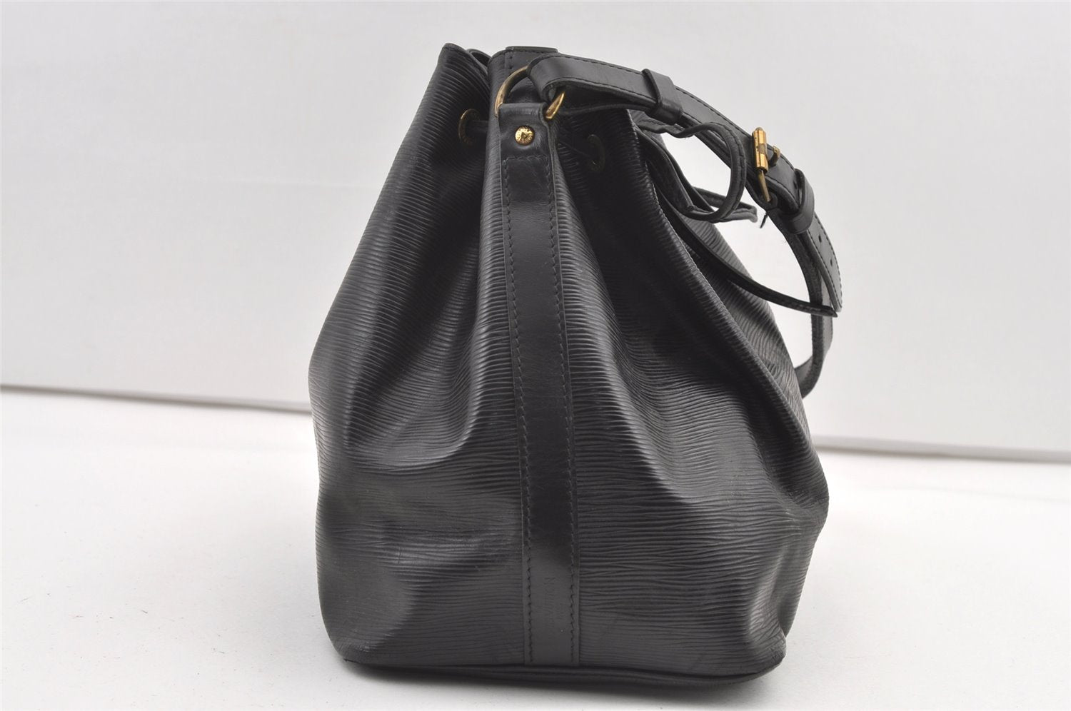 Authentic Louis Vuitton Epi Petit Noe Shoulder Drawstring Bag M59012 Black 9938J