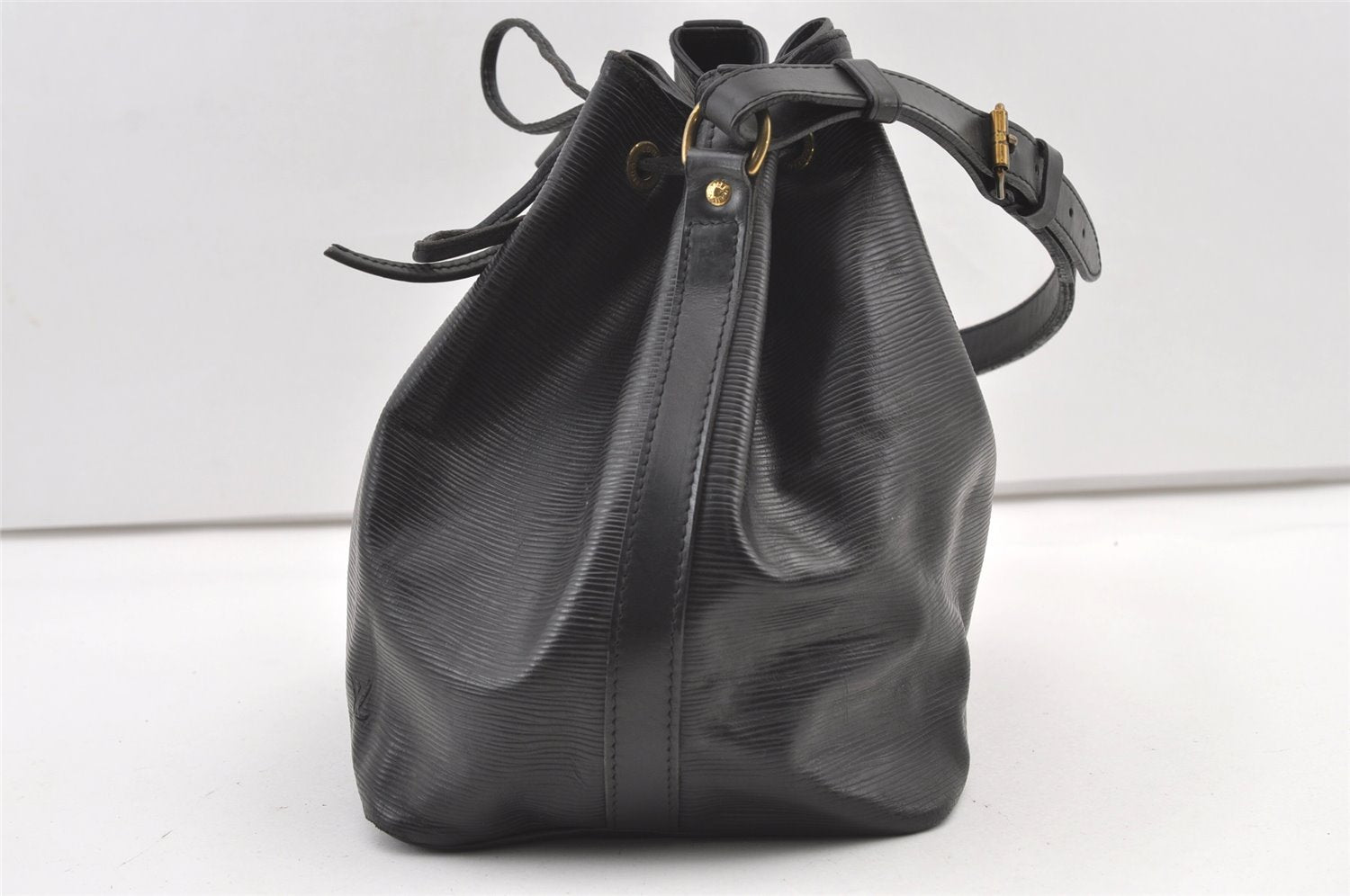 Authentic Louis Vuitton Epi Petit Noe Shoulder Drawstring Bag M59012 Black 9938J