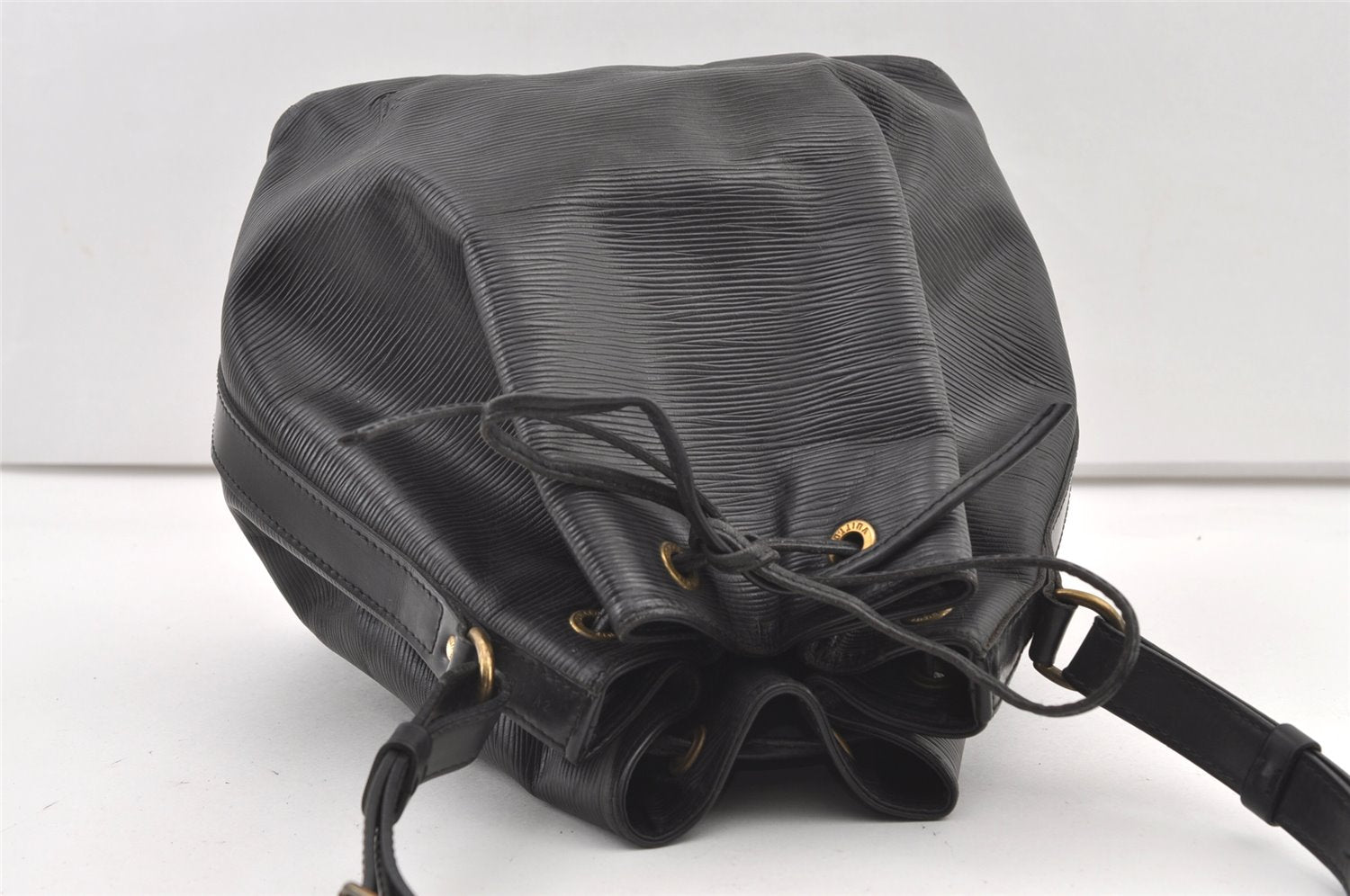 Authentic Louis Vuitton Epi Petit Noe Shoulder Drawstring Bag M59012 Black 9938J
