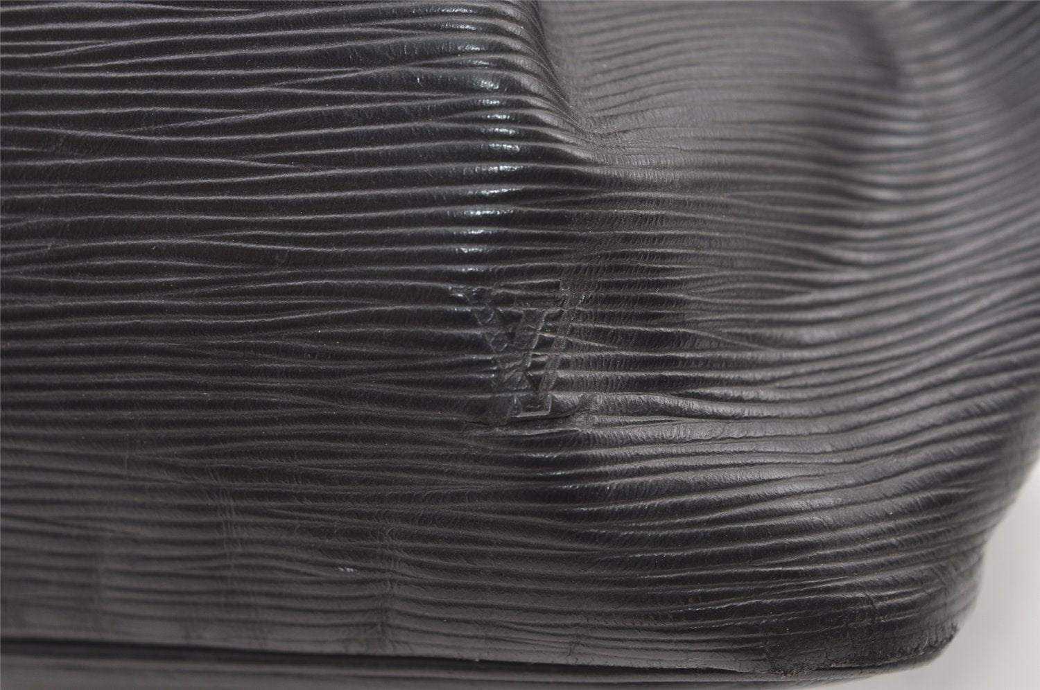 Authentic Louis Vuitton Epi Petit Noe Shoulder Drawstring Bag M59012 Black 9938J