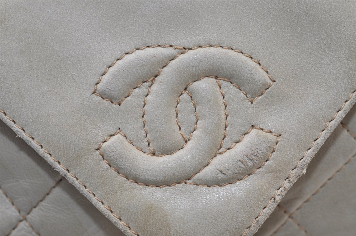 Authentic CHANEL Calf Skin Matelasse Chain Shoulder Bag White CC Junk 9940I