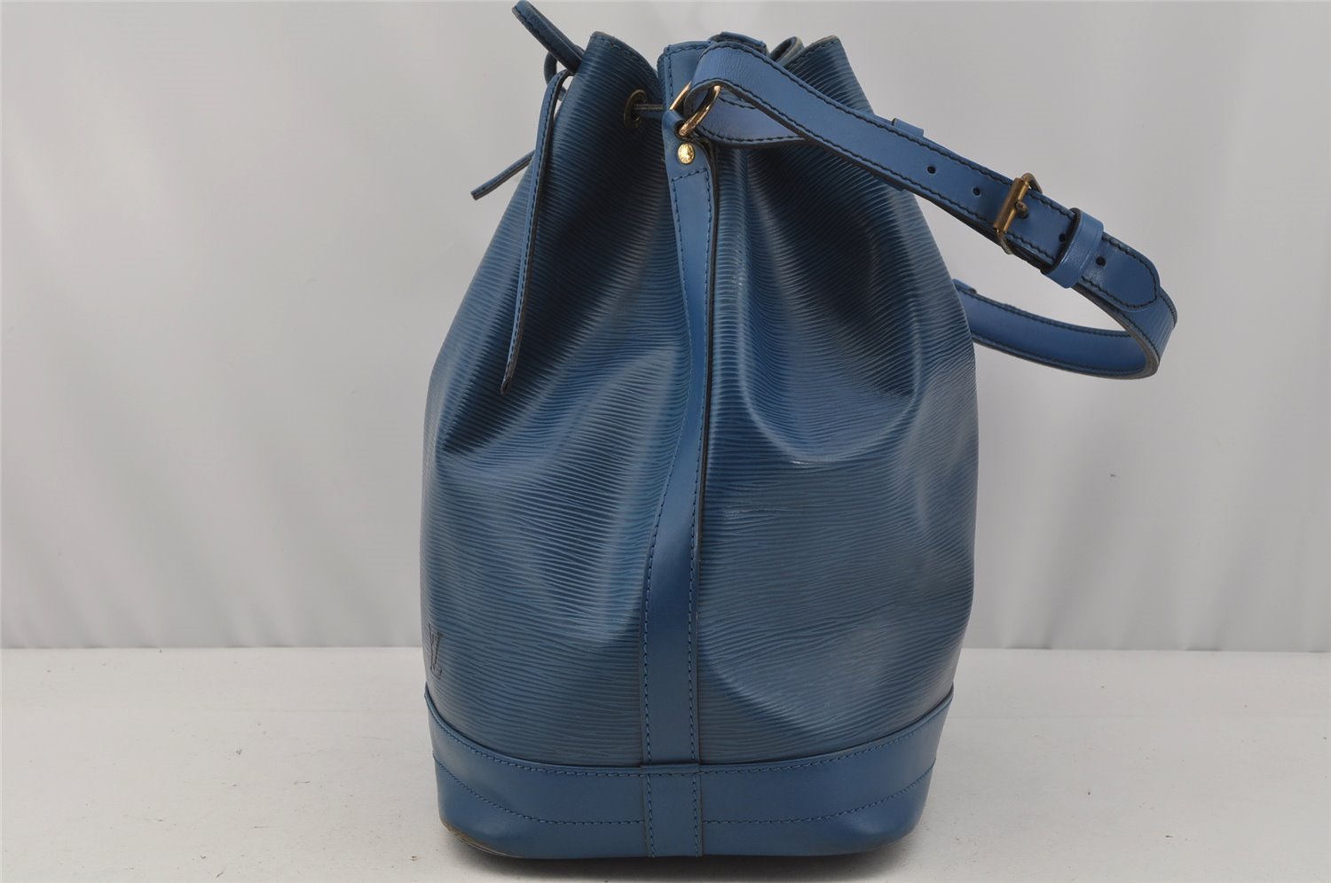 Authentic Louis Vuitton Epi Noe Shoulder Drawstring Bag Brown M44028 LV 9944I