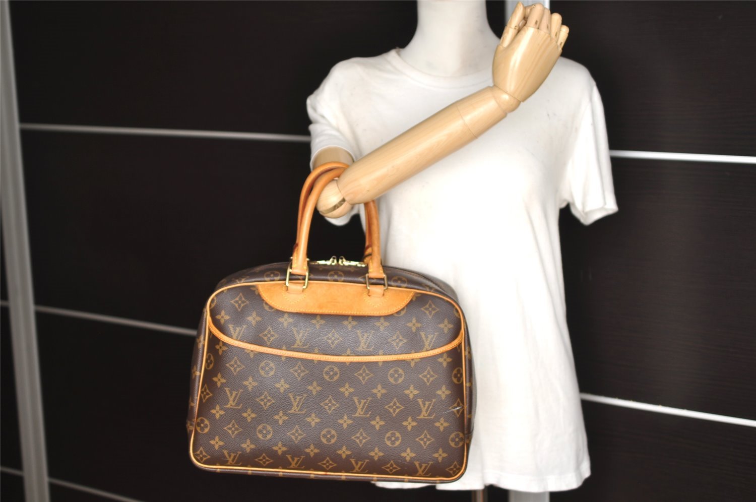 Authentic Louis Vuitton Monogram Deauville Hand Bag M47270 LV 9946I