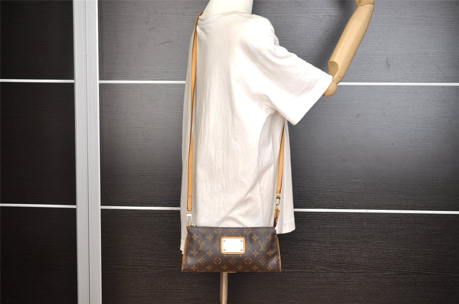 Authentic Louis Vuitton Monogram Sophie Hand Pouch Chain M40158 LV 9948I