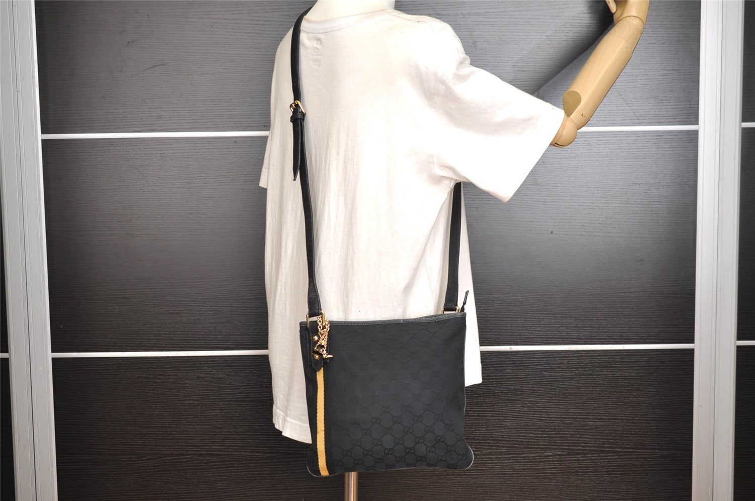 Authentic GUCCI Sherry Line Shoulder Cross Bag GG Canvas Leather Black 9954I