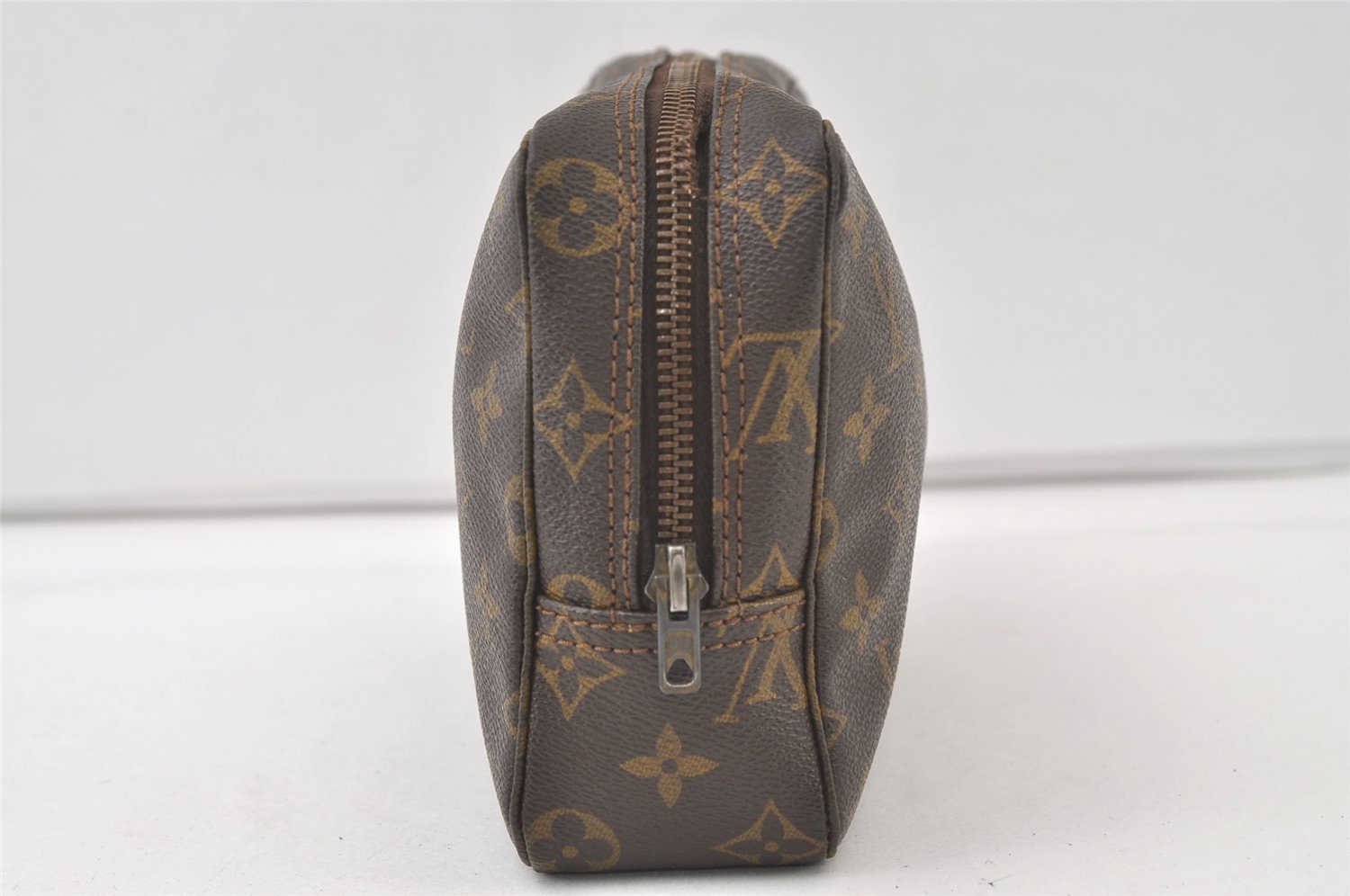 Auth Louis Vuitton Monogram Trousse Toilette 23 Clutch Hand Bag Old Model 9957J