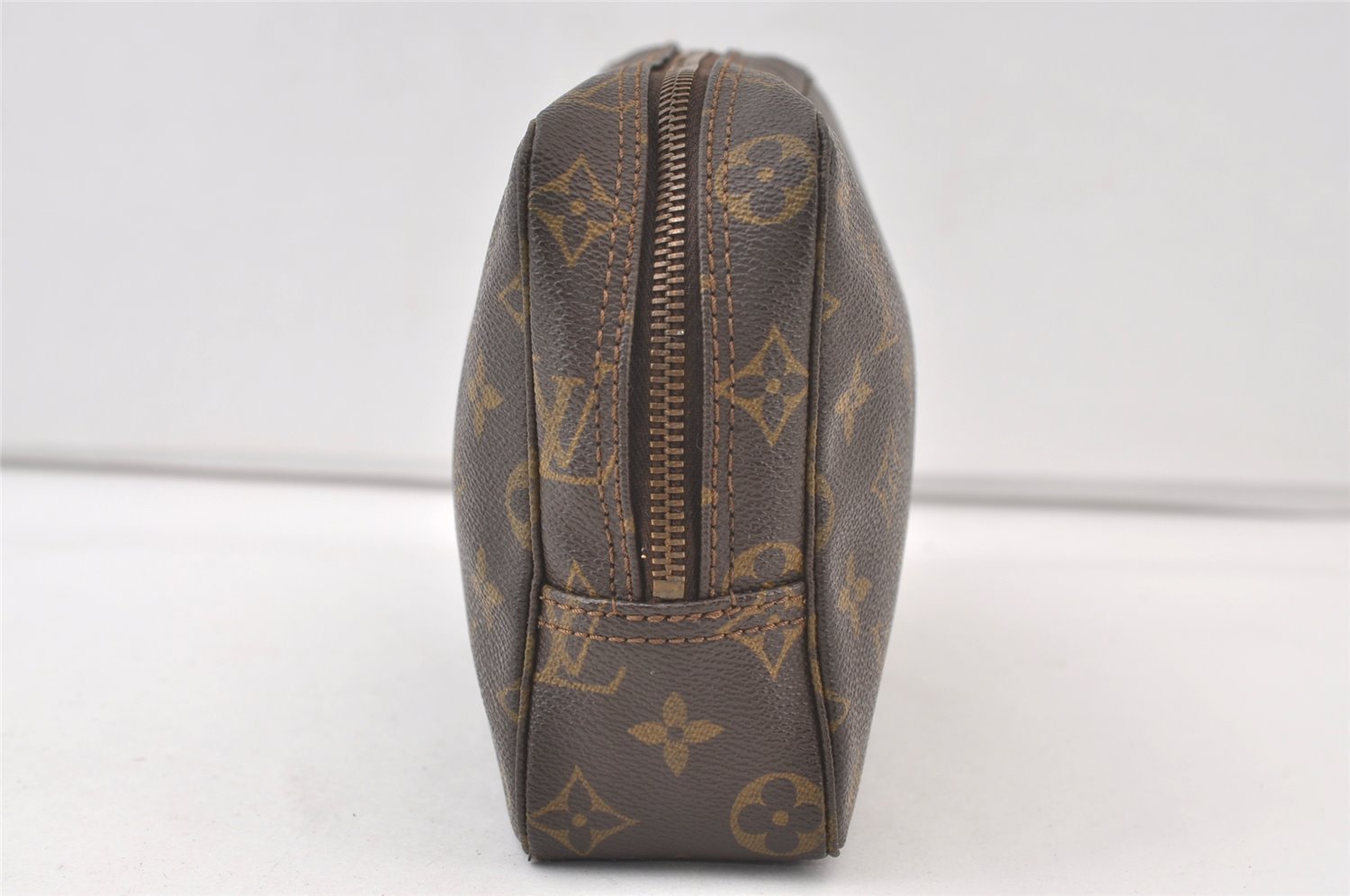 Auth Louis Vuitton Monogram Trousse Toilette 23 Clutch Hand Bag Old Model 9957J