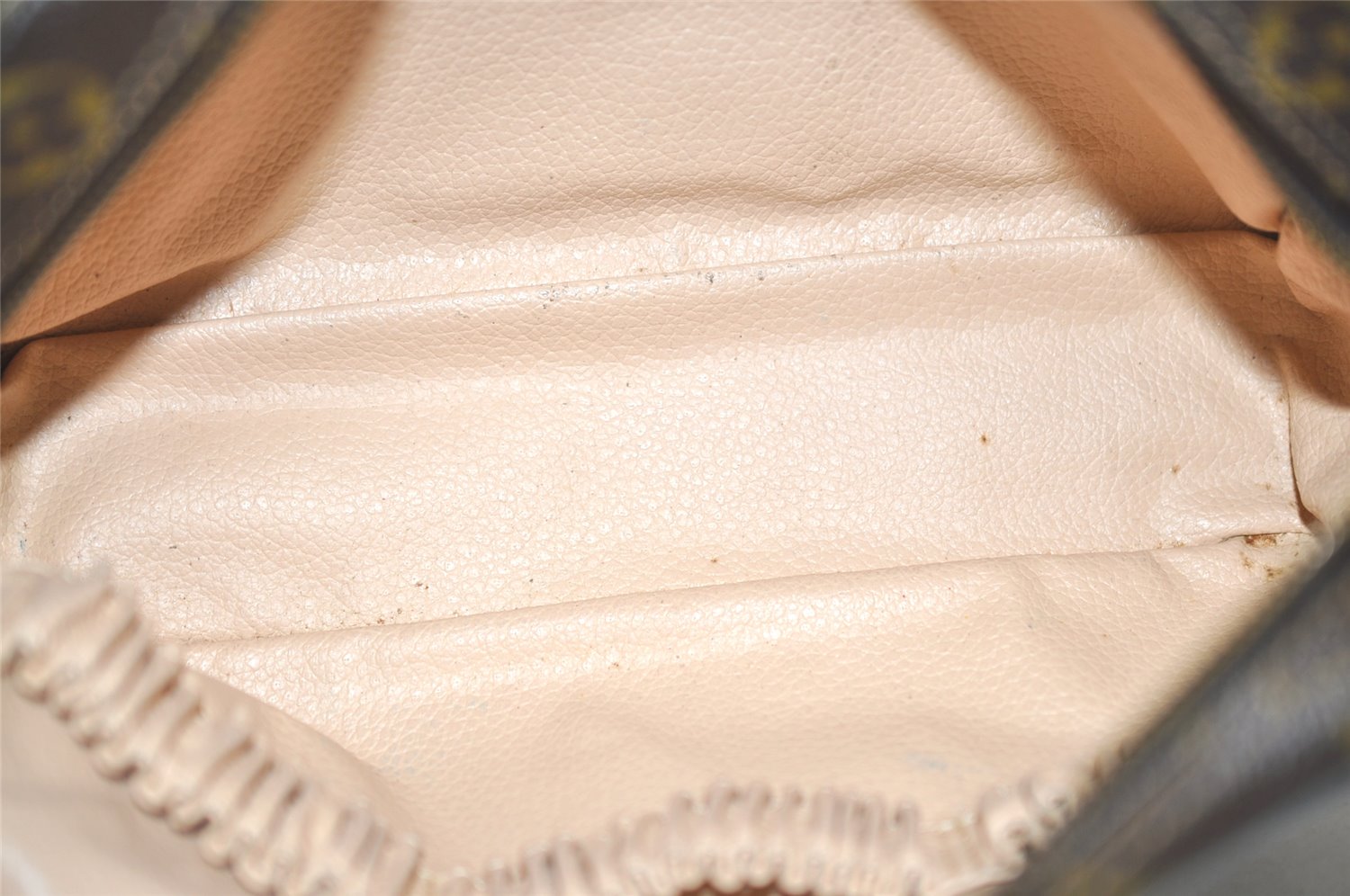 Auth Louis Vuitton Monogram Trousse Toilette 23 Clutch Hand Bag Old Model 9957J