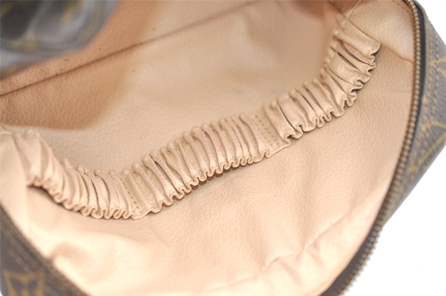 Auth Louis Vuitton Monogram Trousse Toilette 23 Clutch Hand Bag Old Model 9957J