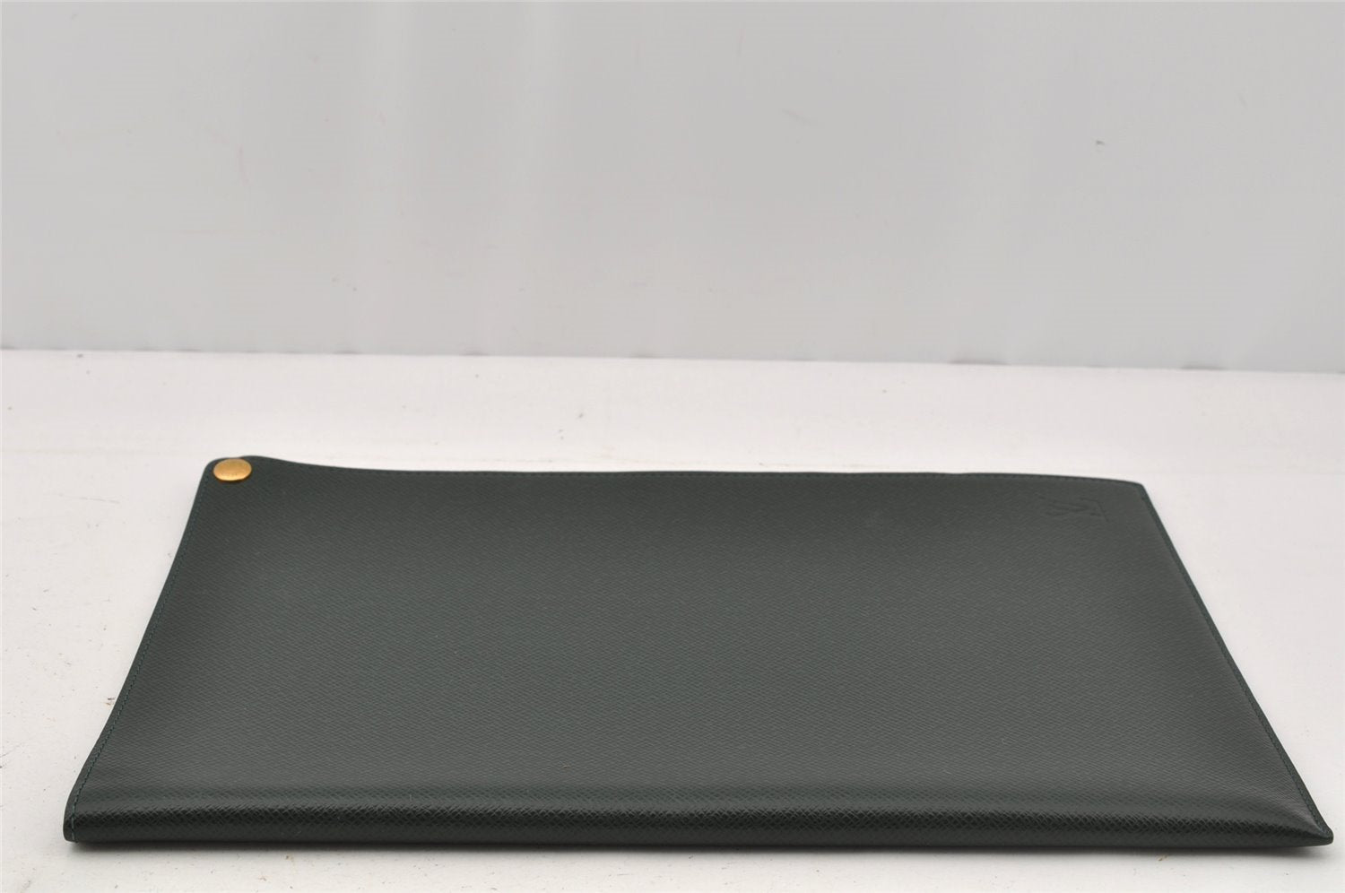 Auth Louis Vuitton Taiga Japan 15th Anniversary Documents Case Green LV 9963I