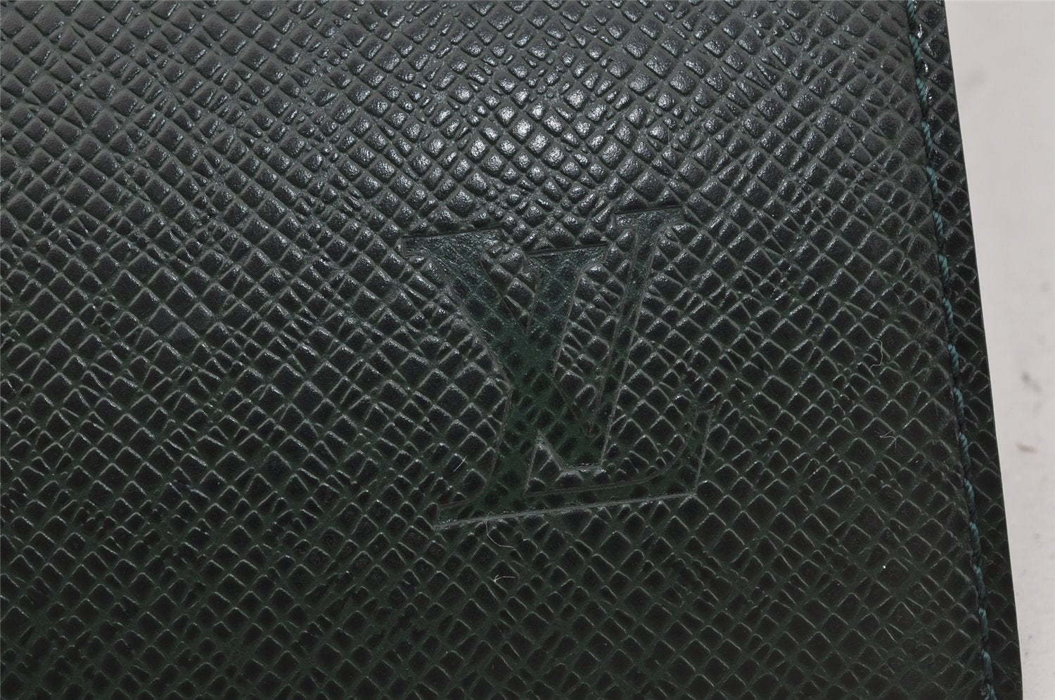 Auth Louis Vuitton Taiga Japan 15th Anniversary Documents Case Green LV 9963I
