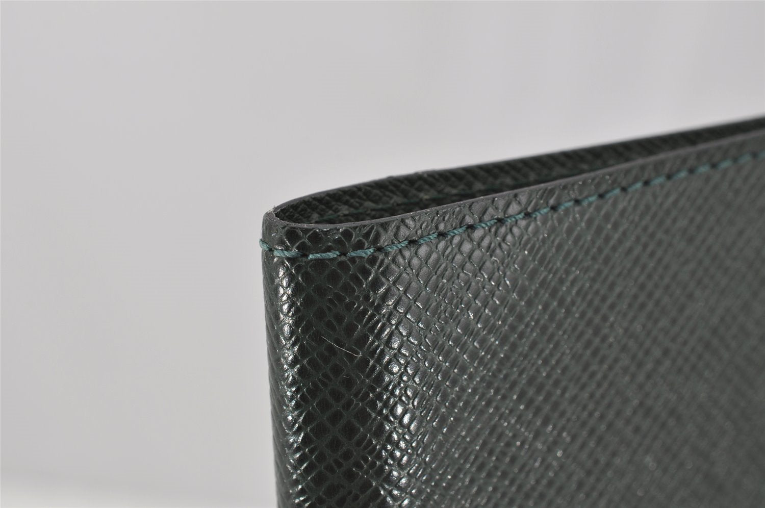 Auth Louis Vuitton Taiga Japan 15th Anniversary Documents Case Green LV 9963I