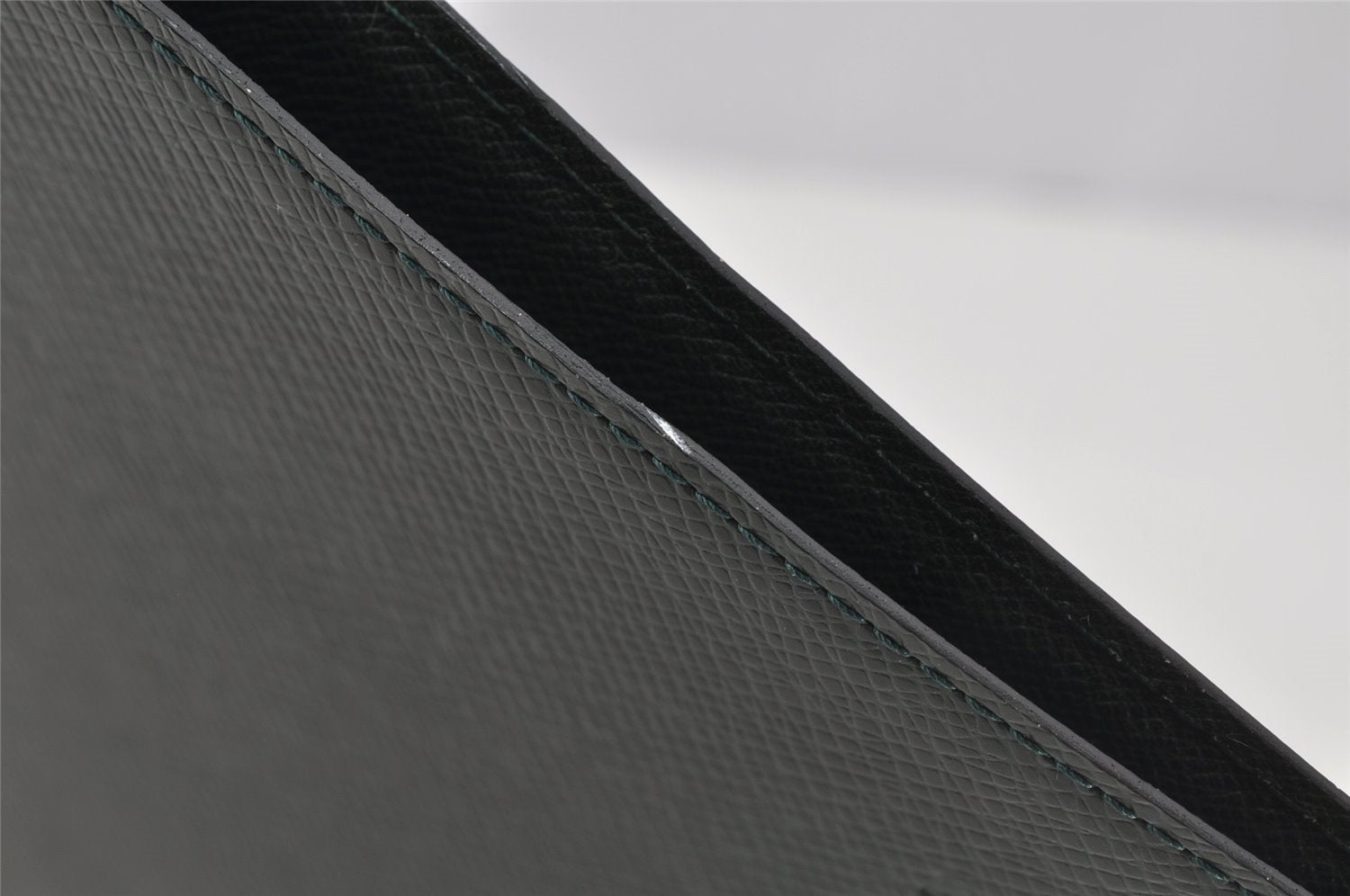 Auth Louis Vuitton Taiga Japan 15th Anniversary Documents Case Green LV 9963I