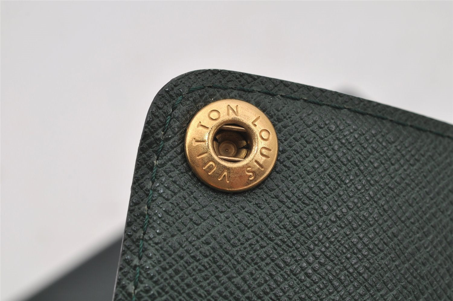 Auth Louis Vuitton Taiga Japan 15th Anniversary Documents Case Green LV 9963I