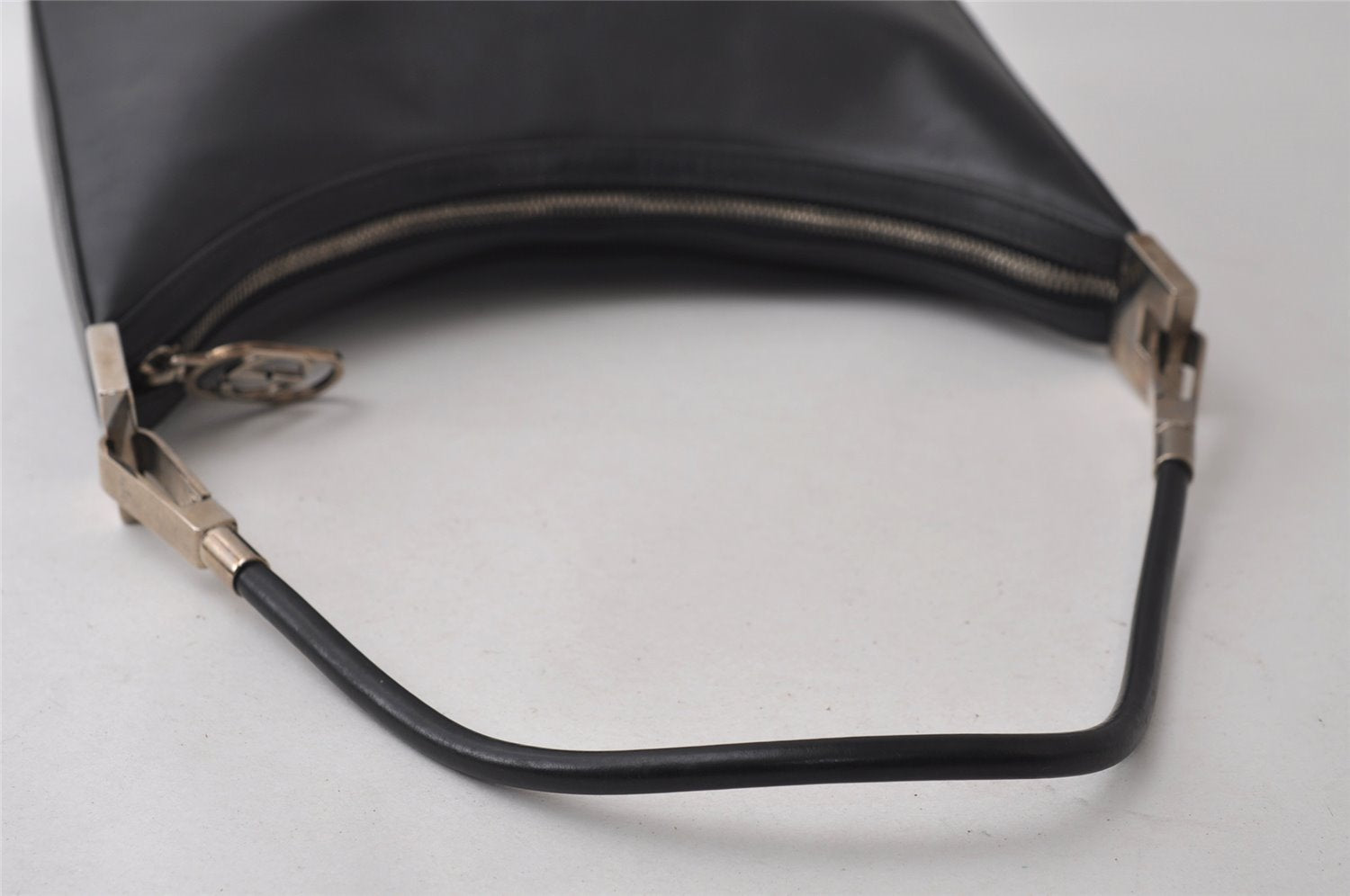 Authentic GUCCI Vintage Shoulder Hand Bag Purse Leather 0013812 Black 9972I