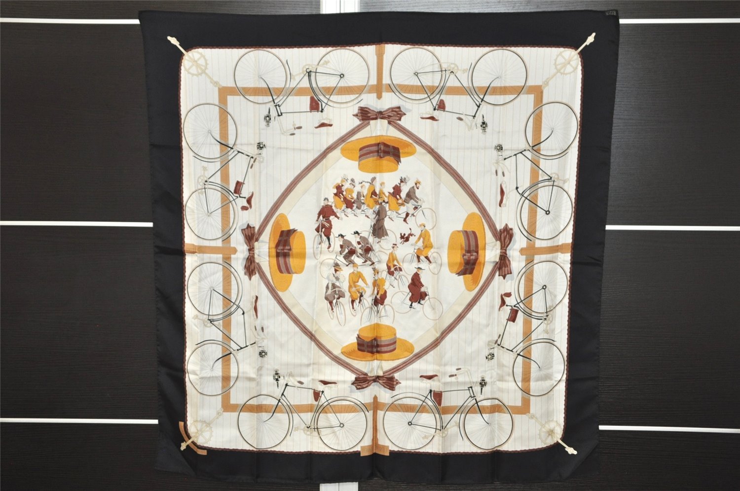 Authentic HERMES Carre 90 Scarf 