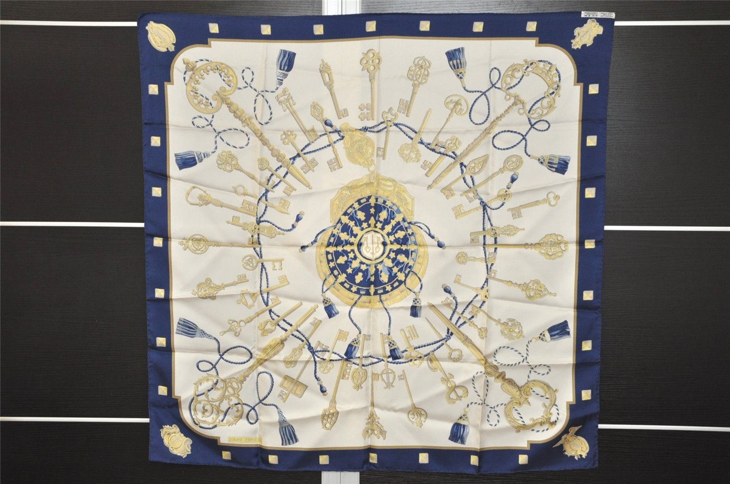 Authentic HERMES Carre 90 Scarf ”Les Cles