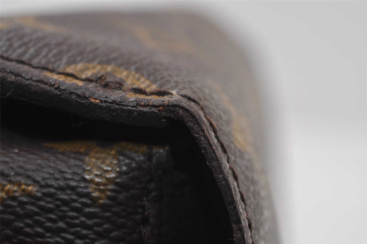 Authentic Louis Vuitton Monogram Saint Cloud GM M51242 Shoulder Cross Bag 9990I