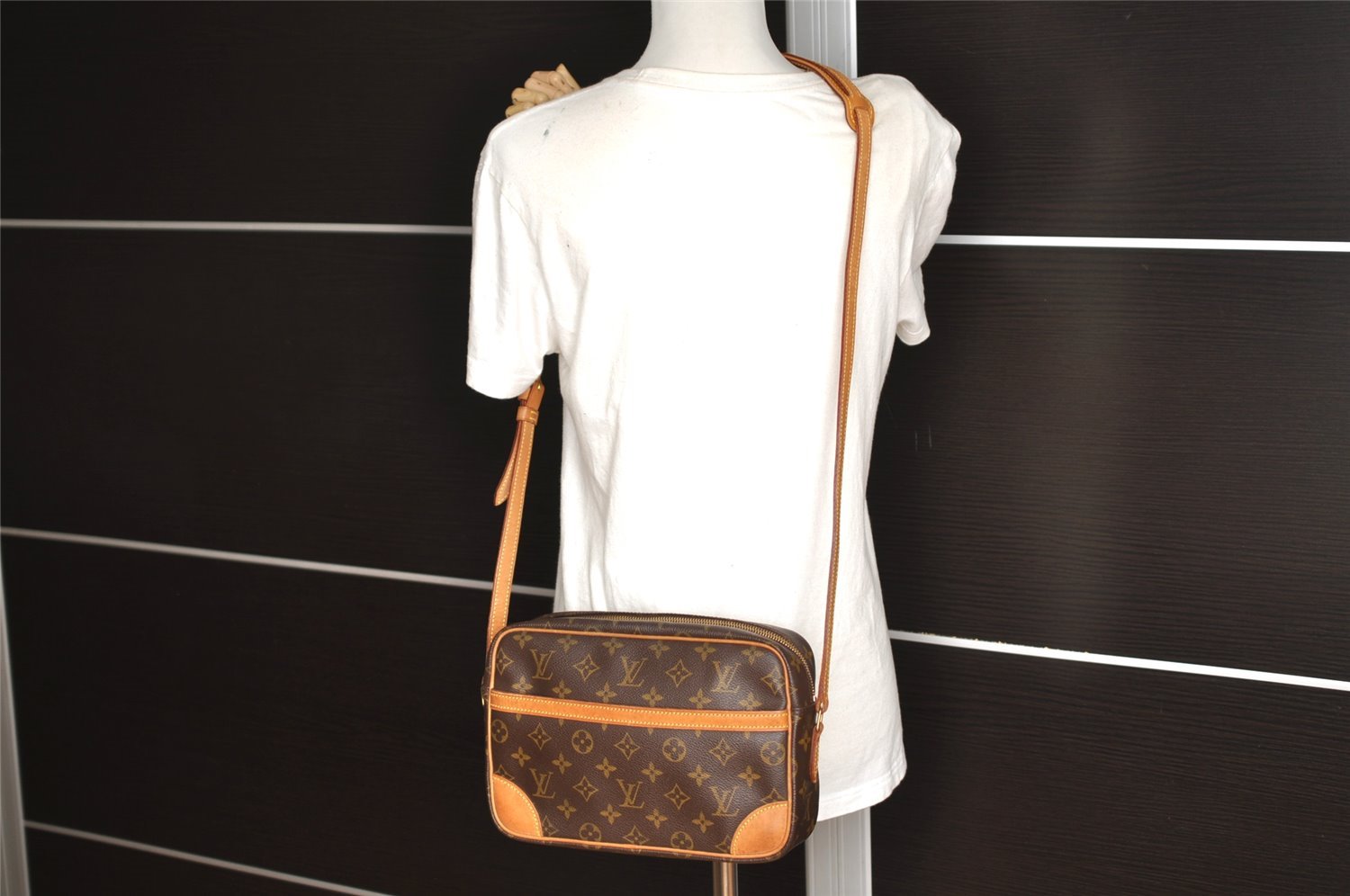 Authentic Louis Vuitton Monogram Trocadero 27 Shoulder Cross Bag M51274 LV 9991I