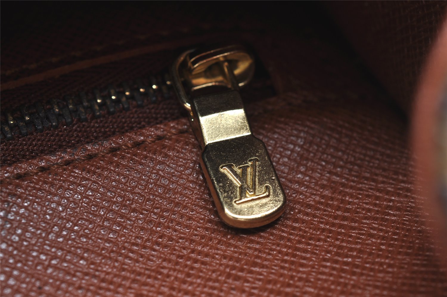 Authentic Louis Vuitton Monogram Saint Cloud GM M51242 Shoulder Cross Bag 9992I