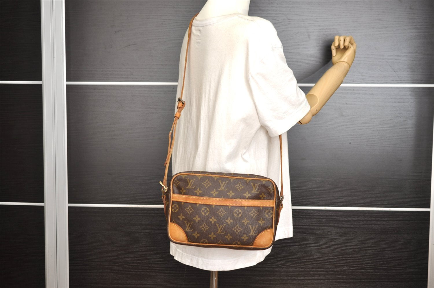 Authentic Louis Vuitton Monogram Trocadero 27 Shoulder Cross Bag M51274 LV 9993I