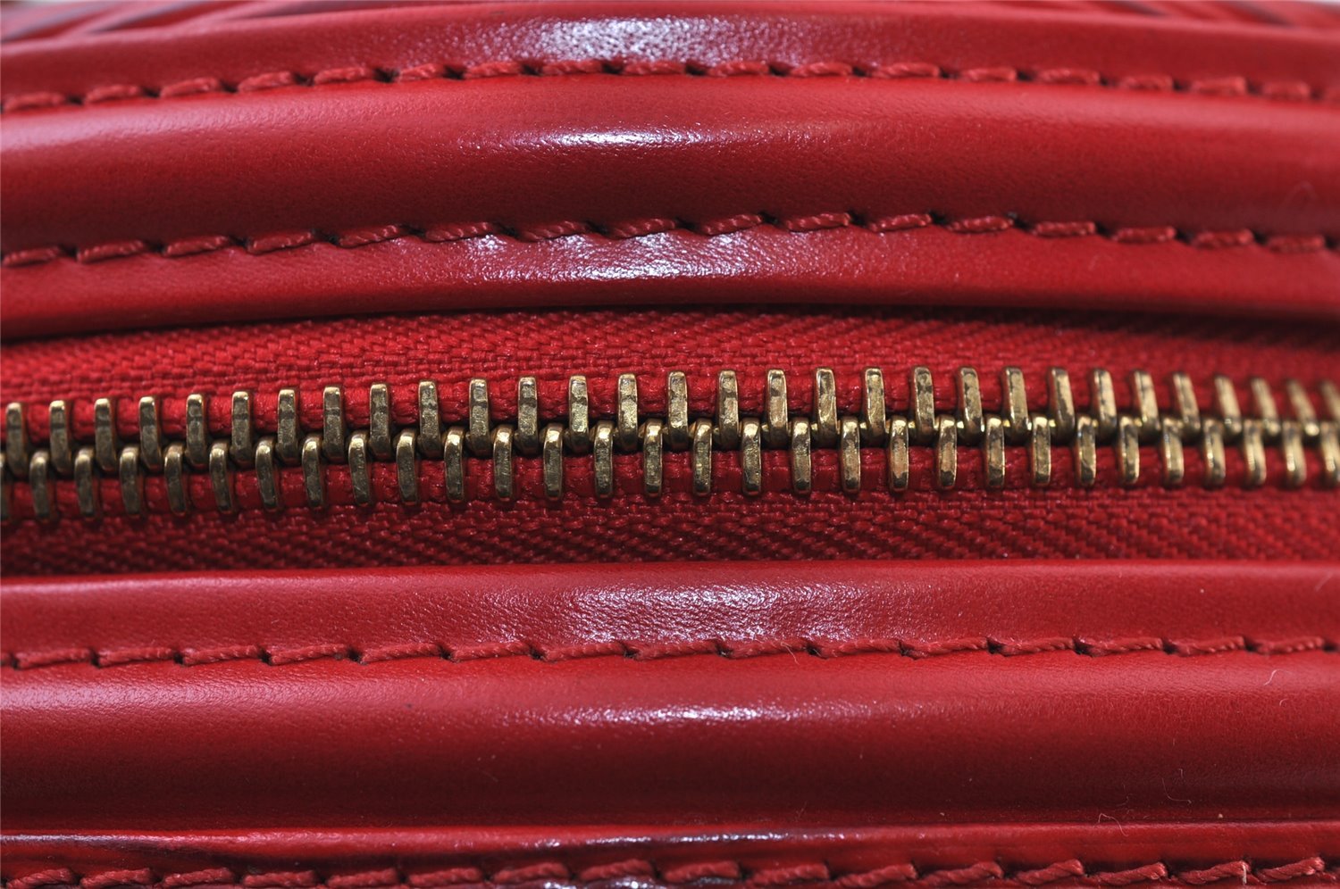 Authentic Louis Vuitton Epi Cannes Red Cosmetic Hand Bag Purse M48037 LV 9994I