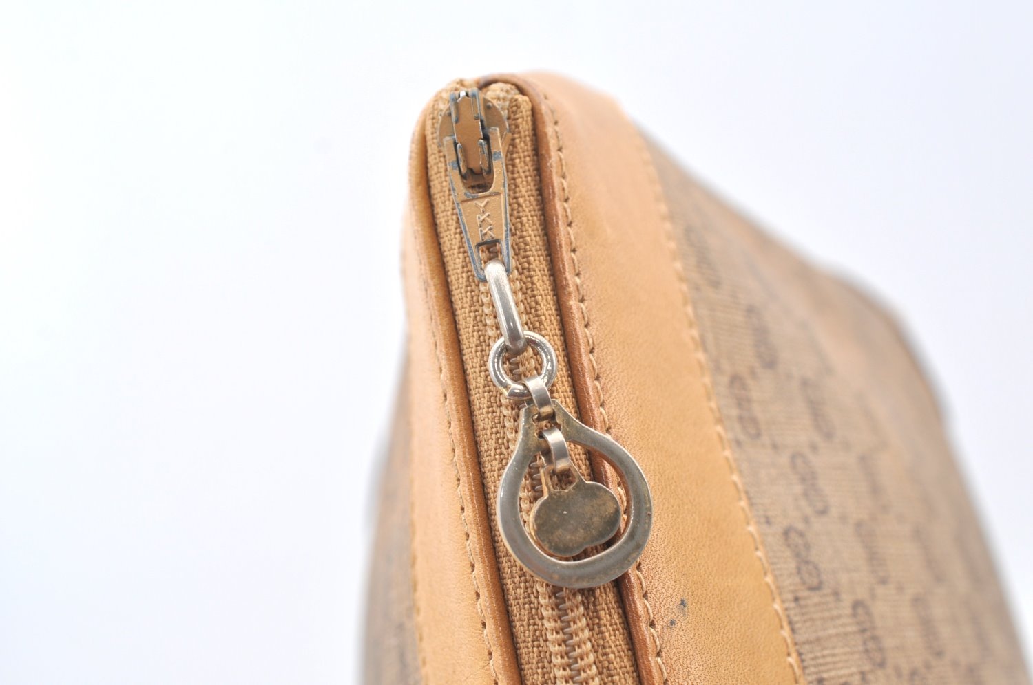 Authentic GUCCI Micro GG PVC Leather Clutch Hand Bag Purse Brown Junk J7273