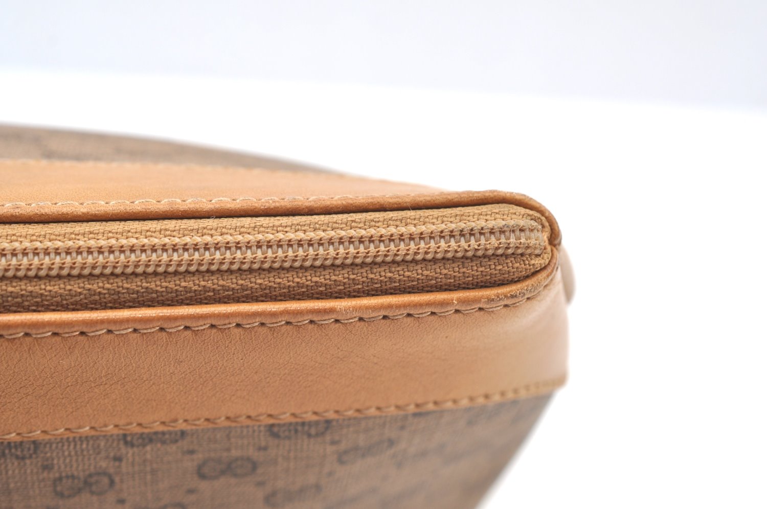 Authentic GUCCI Micro GG PVC Leather Clutch Hand Bag Purse Brown Junk J7273