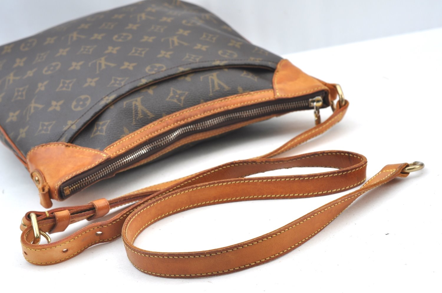 Aut Louis Vuitton Monogram Odeon MM Shoulder Cross Bag M56389 LV Junk J8568