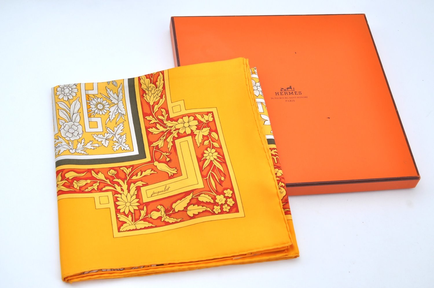 Authentic HERMES Carre 90 Scarf 