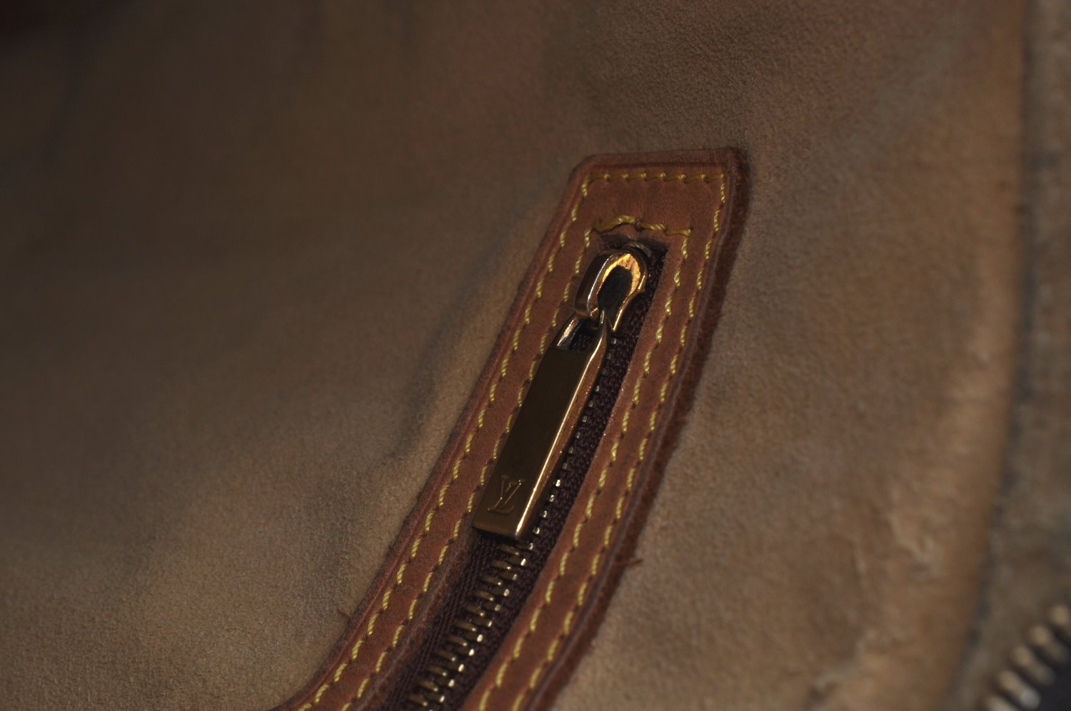 Authentic Louis Vuitton Monogram Looping GM Shoulder Bag M51145 LV K0196