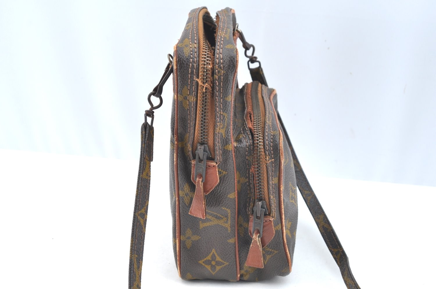 Authentic Louis Vuitton Monogram Amazone Shoulder Cross Bag Old Model Junk K1243