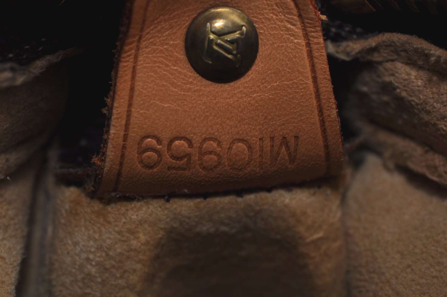 Authentic Louis Vuitton Monogram Looping GM Shoulder Bag M51145 LV K1582