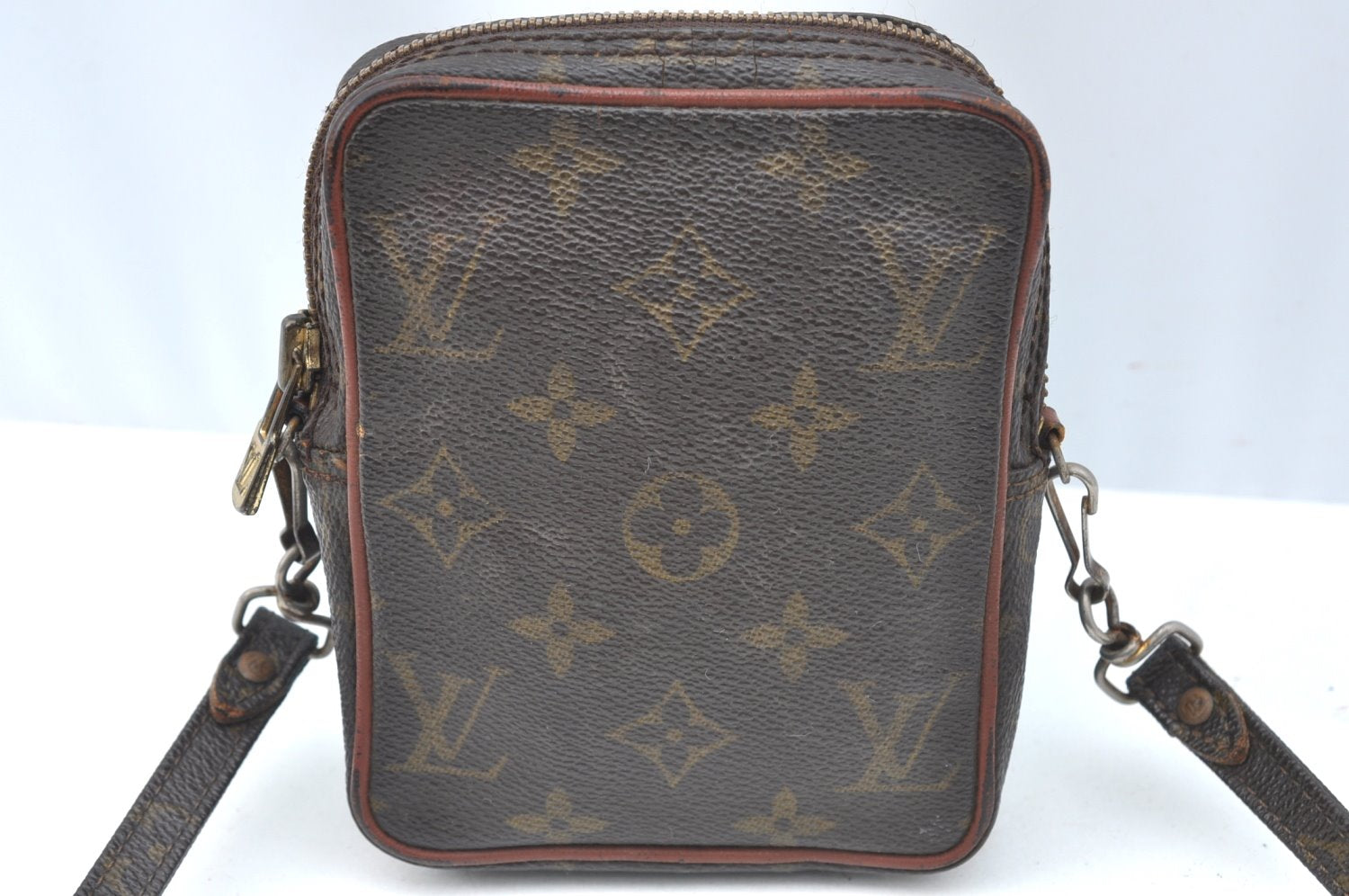 Auth Louis Vuitton Monogram Mini Poche Danube Shoulder Cross Bag Old Model K3886