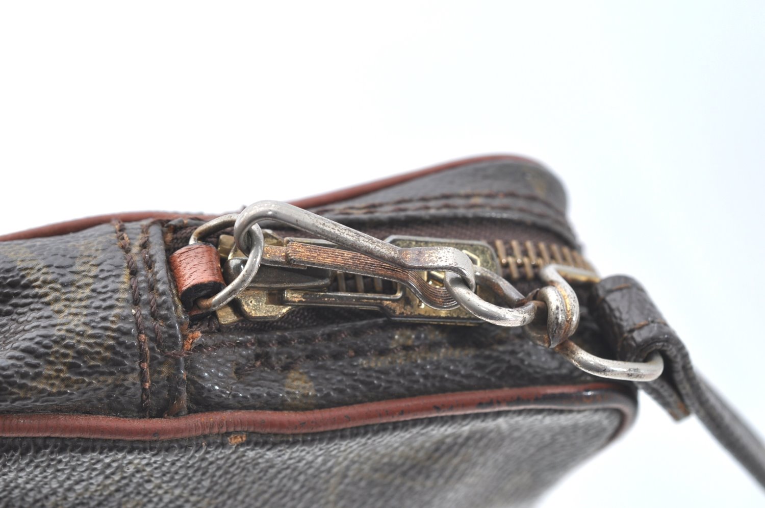 Auth Louis Vuitton Monogram Mini Poche Danube Shoulder Cross Bag Old Model K3886