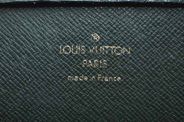 Authentic Louis Vuitton Taiga Baikal Clutch Bag Green M30184 LV K4035