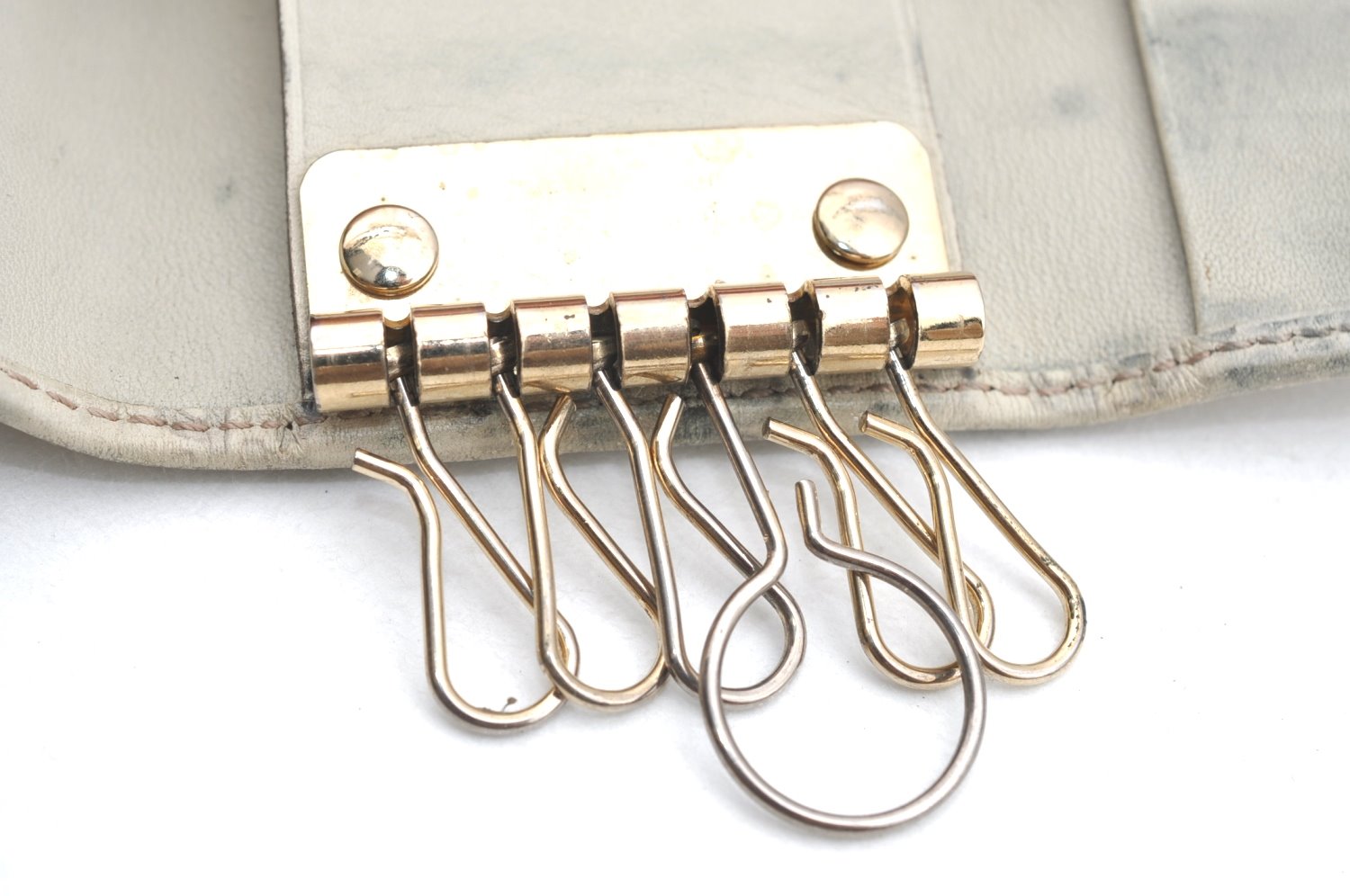 Authentic GUCCI Guccissima Lovely Heart 6 Key Case GG Leather 257217 White K4095