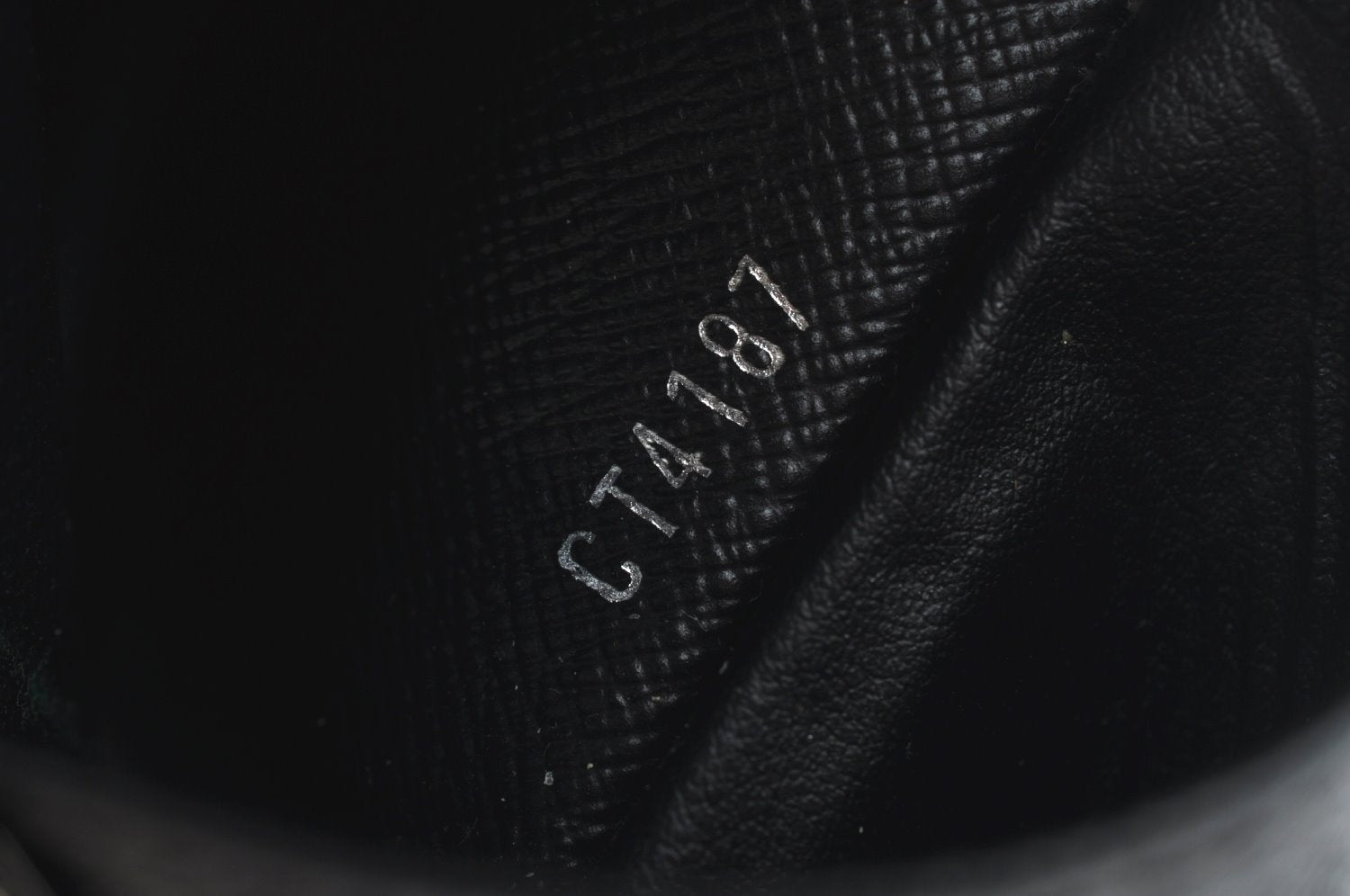 Authentic Louis Vuitton Epi Multicles 6 Key Case Black M63812 LV K4110