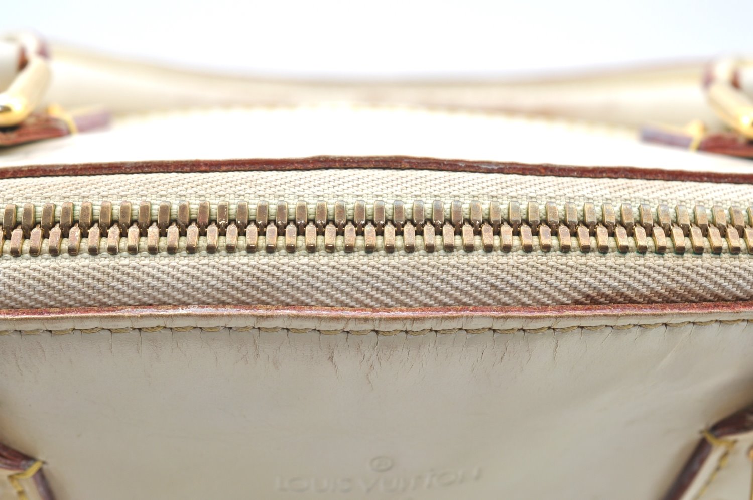 Authentic Louis Vuitton Suhali Lockit PM Hand Bag White M91887 LV K4191