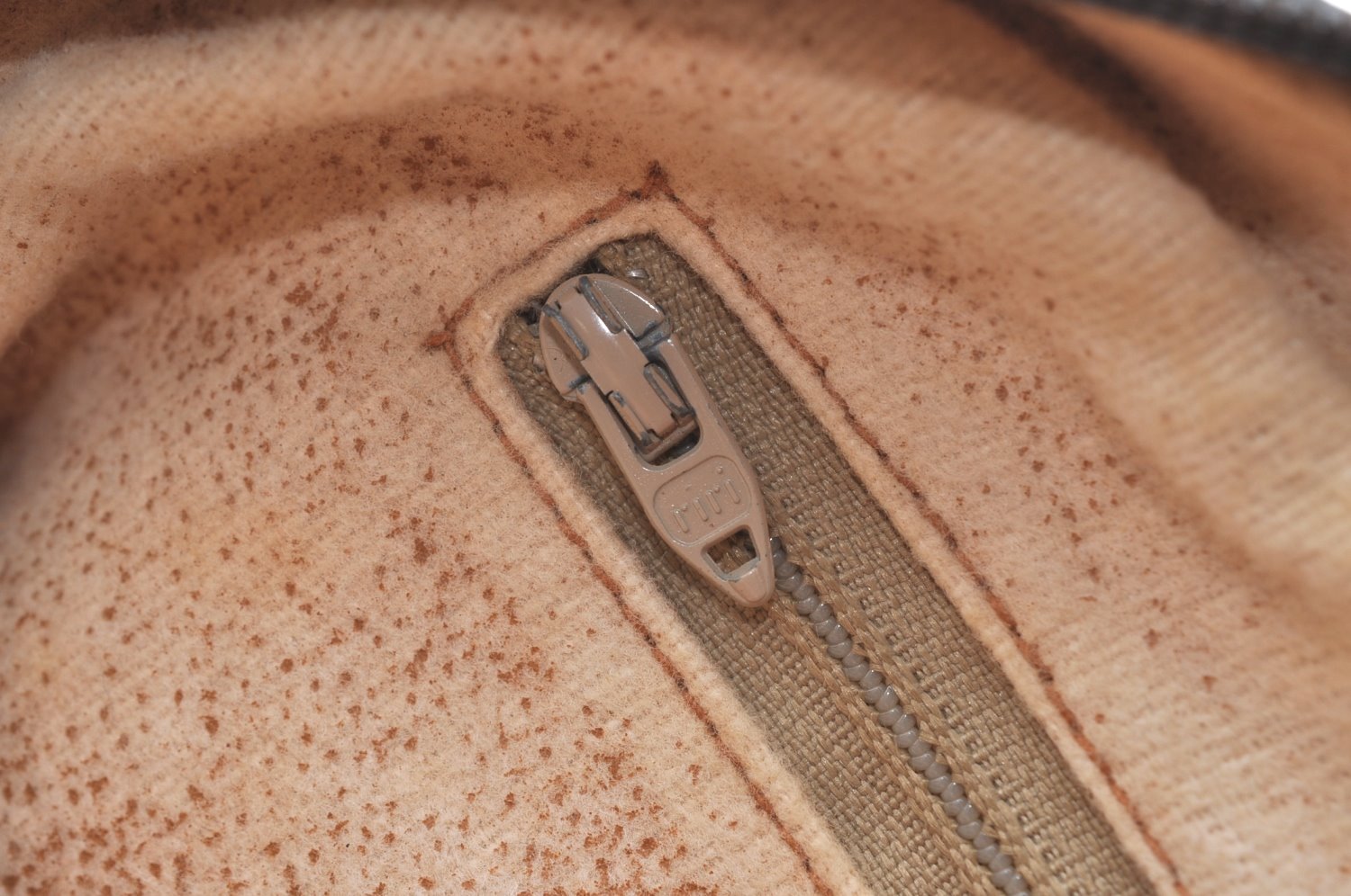 Authentic GUCCI GG Plus Shoulder Cross Body Bag Purse PVC Leather Brown K4202