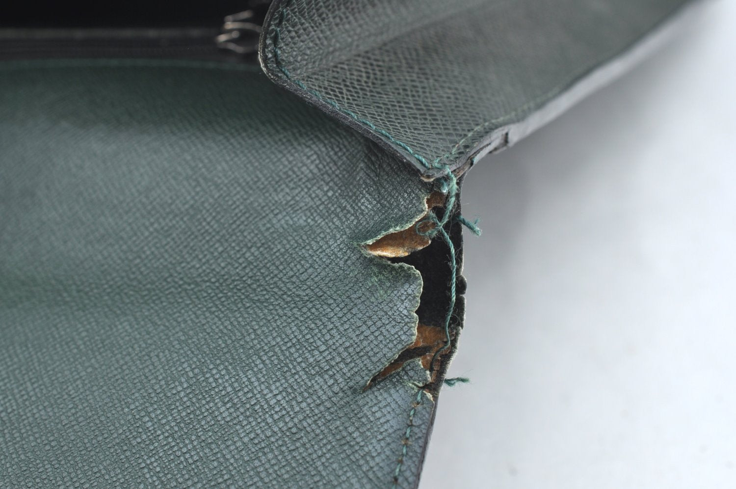 Auth Louis Vuitton Taiga Volga Document case Clutch Bag Green M30204 LV K4203