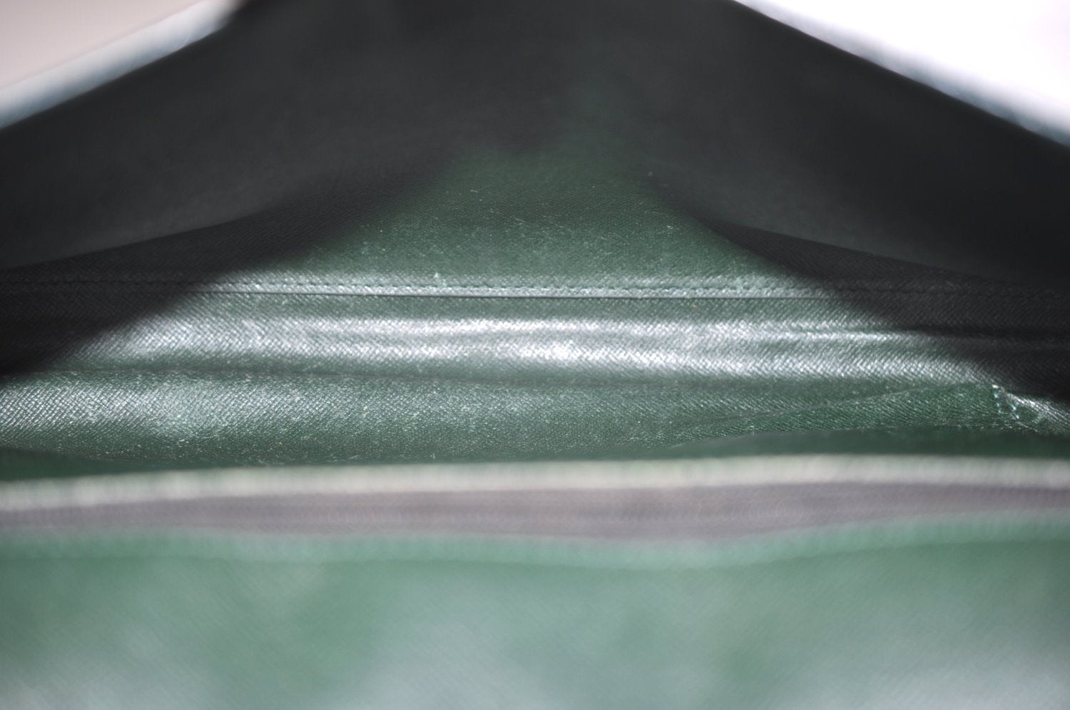 Auth Louis Vuitton Taiga Volga Document case Clutch Bag Green M30204 LV K4203