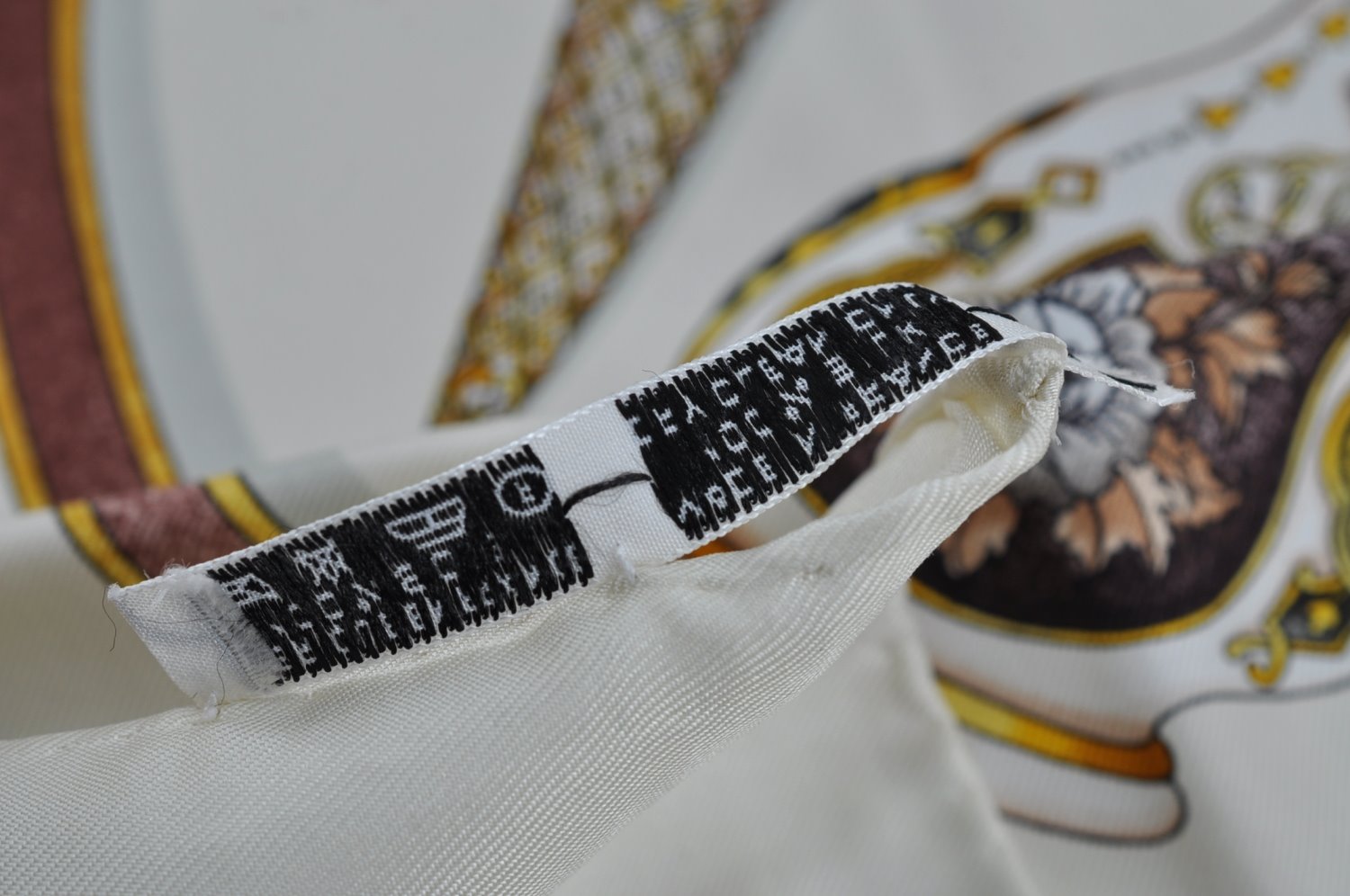 Authentic HERMES Carre 90 Scarf 