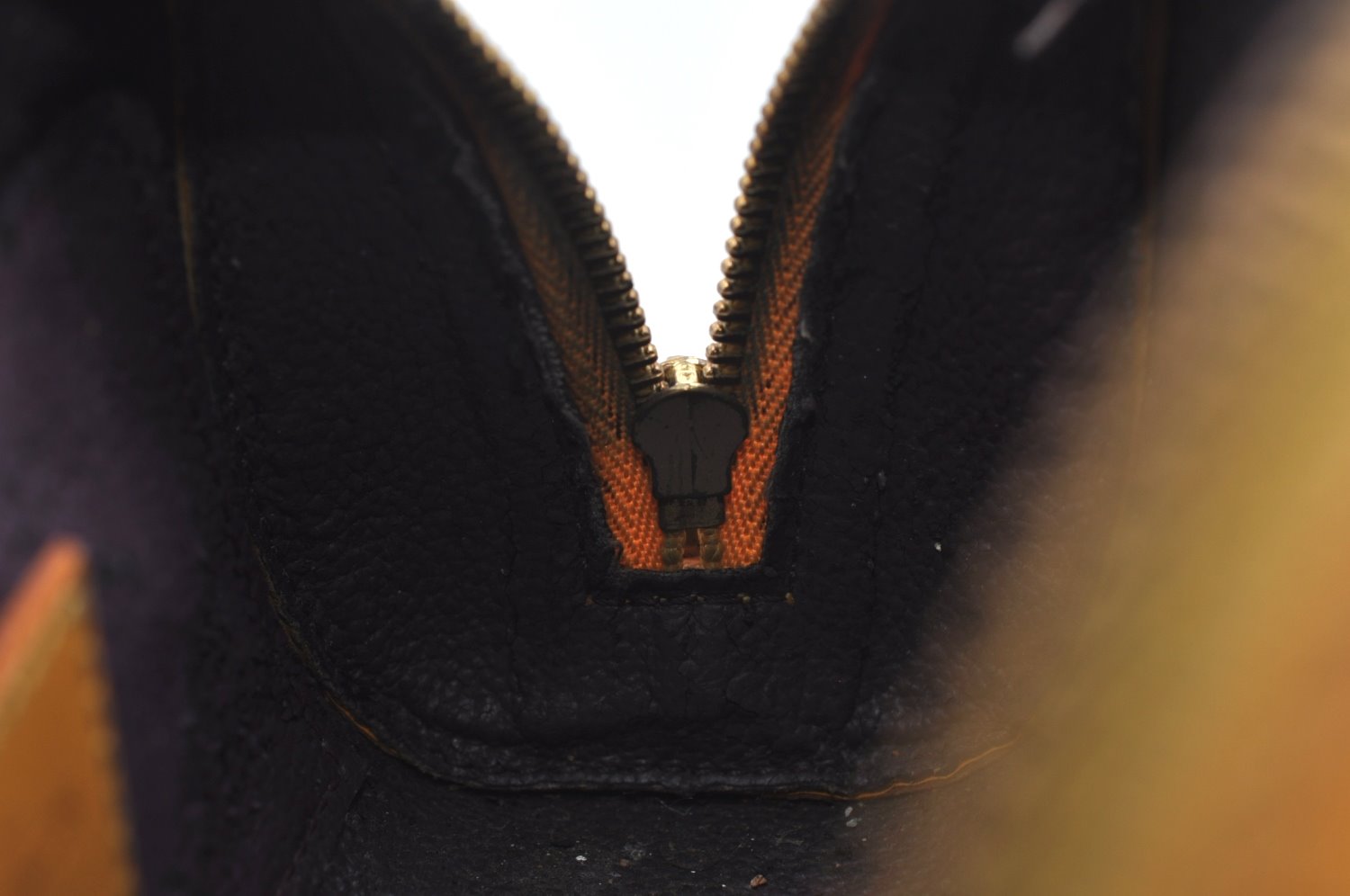 Authentic Louis Vuitton Epi Dauphine Cosmetic Pouch Yellow M48449 LV K4300