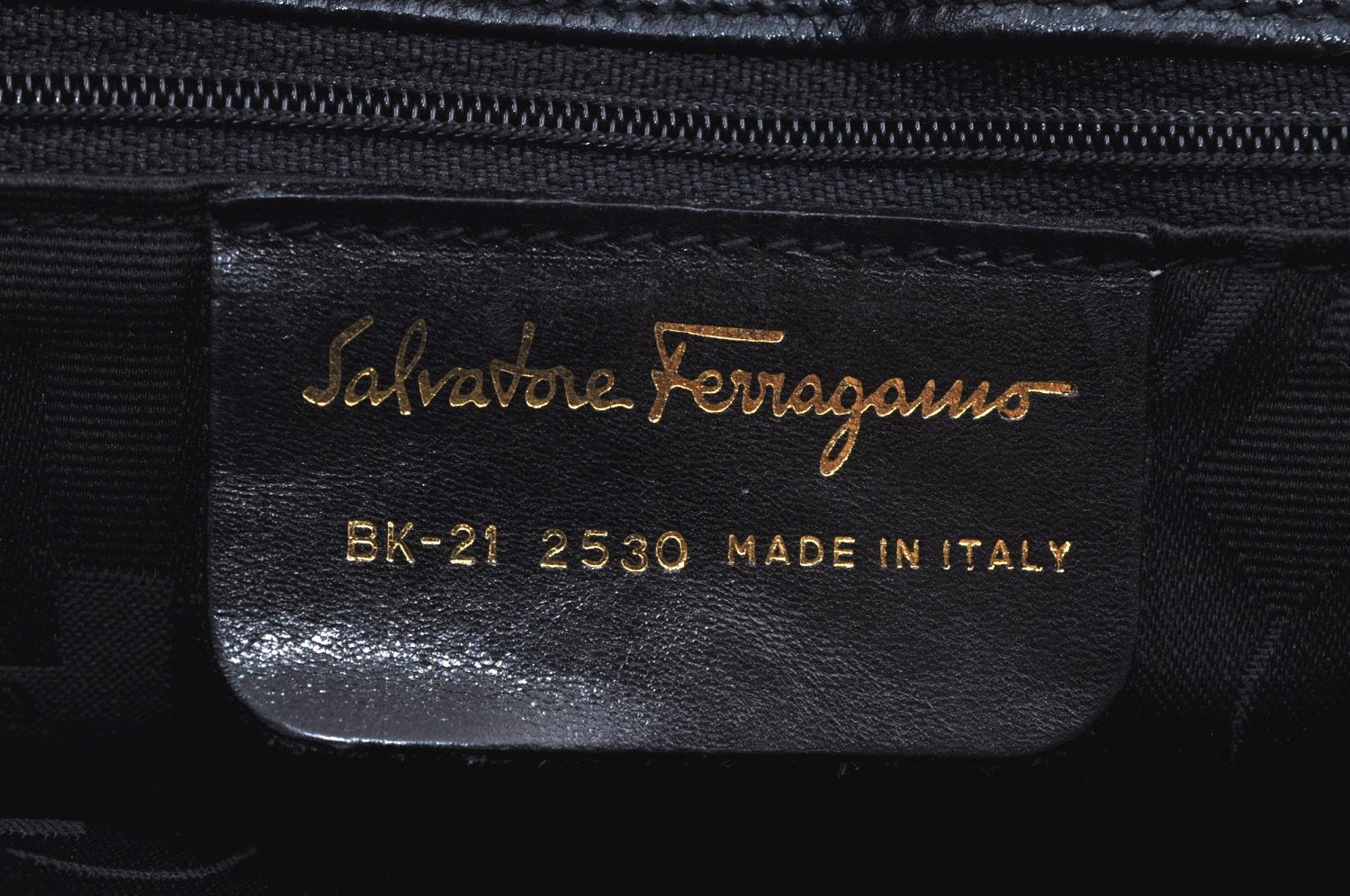 Authentic Salvatore Ferragamo Vara Leather Shoulder Tote Bag Navy SF K4351