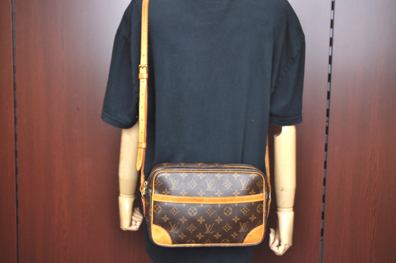 Authentic Louis Vuitton Monogram Trocadero 27 Shoulder Cross Bag M51274 LV K4517