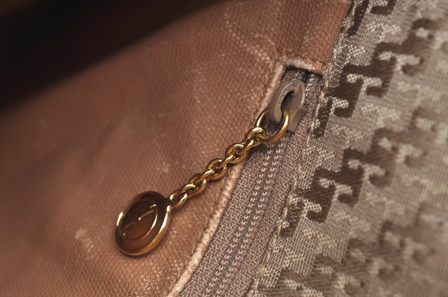 Authentic GUCCI Shoulder Cross Body Bag Purse Canvas Leather Brown K4547