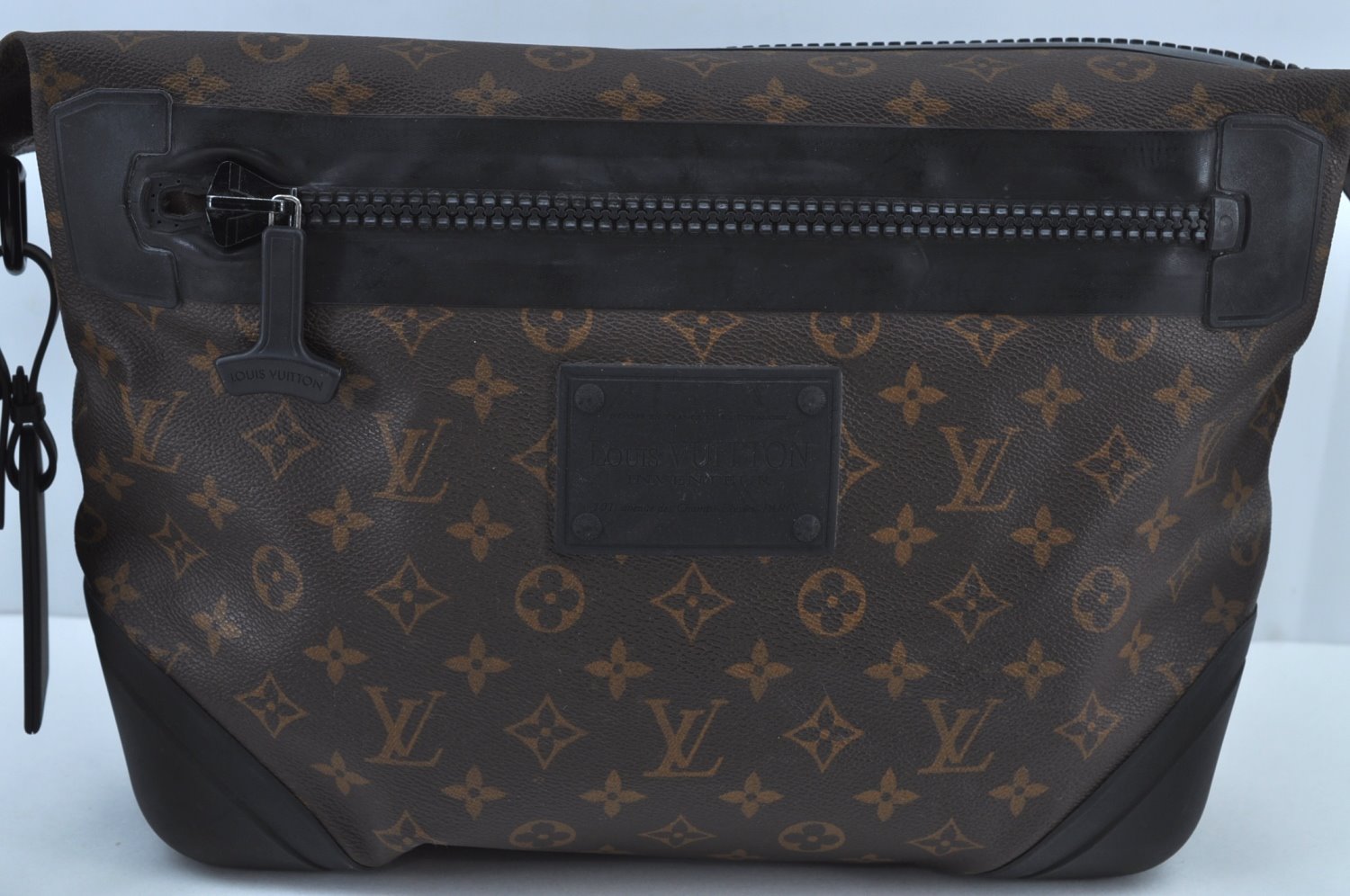 Authentic Louis Vuitton Monogram WaterProof Messenger M40399 Shoulder Bag K4805