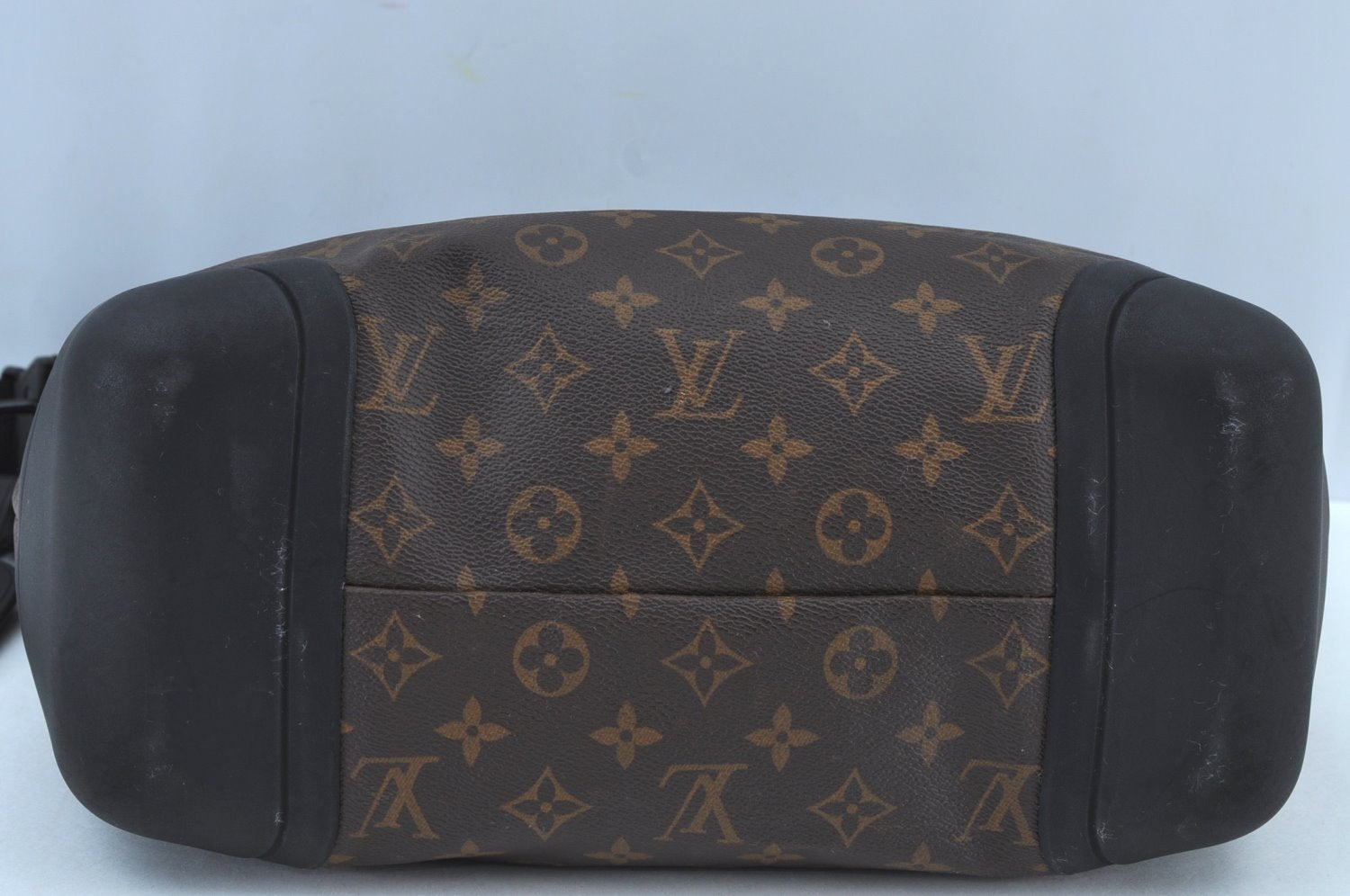 Authentic Louis Vuitton Monogram WaterProof Messenger M40399 Shoulder Bag K4805