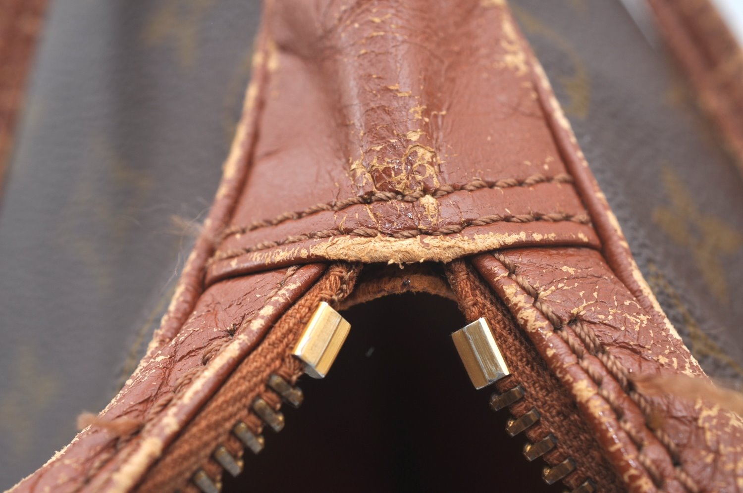 Authentic Louis Vuitton Monogram Pochette Sport Clutch Hand Bag Old Model K5020